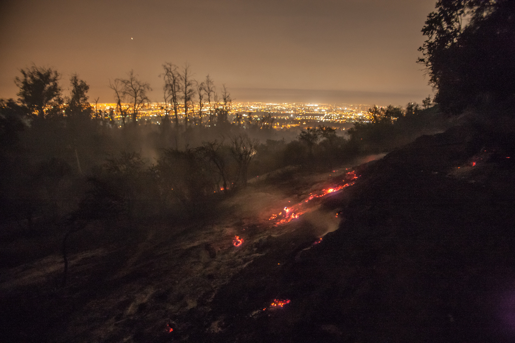 Canon EF 16-35mm F2.8L USM sample photo. Incendios en la región metropolitana, quebrada de macul photography