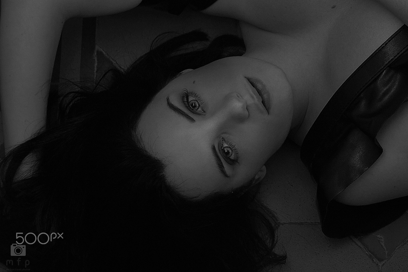 Sony ILCA-77M2 + Sony DT 35mm F1.8 SAM sample photo. Tiles b/w photography