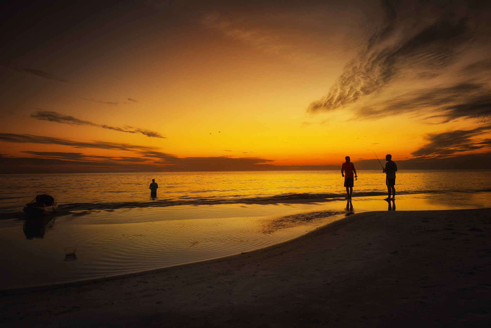 Samyang 12mm F2.8 ED AS NCS Fisheye sample photo. Last minutes of fishing photography