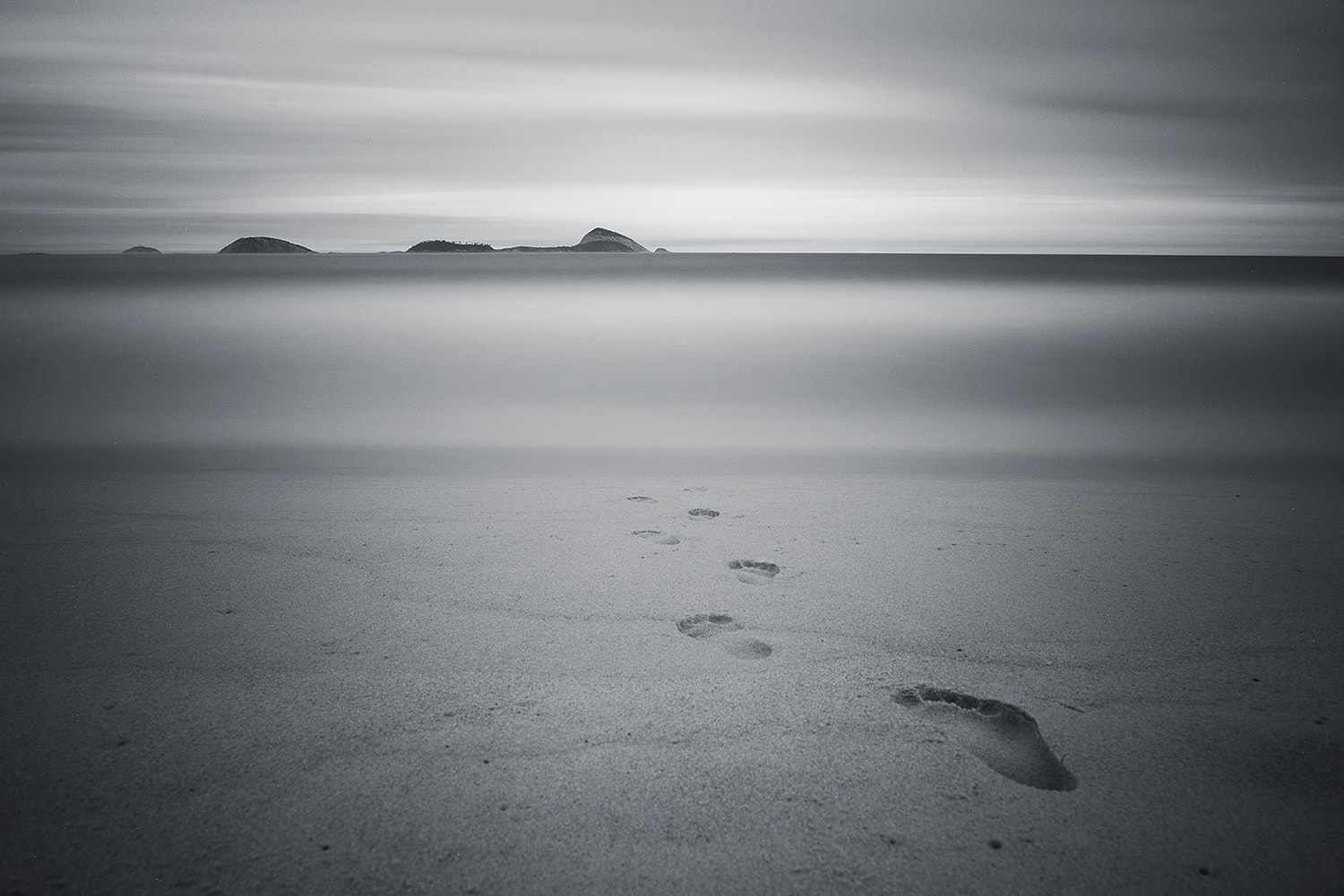 Nikon D800 + Nikon AF-S Nikkor 24mm F1.4G ED sample photo. Walk to sea photography