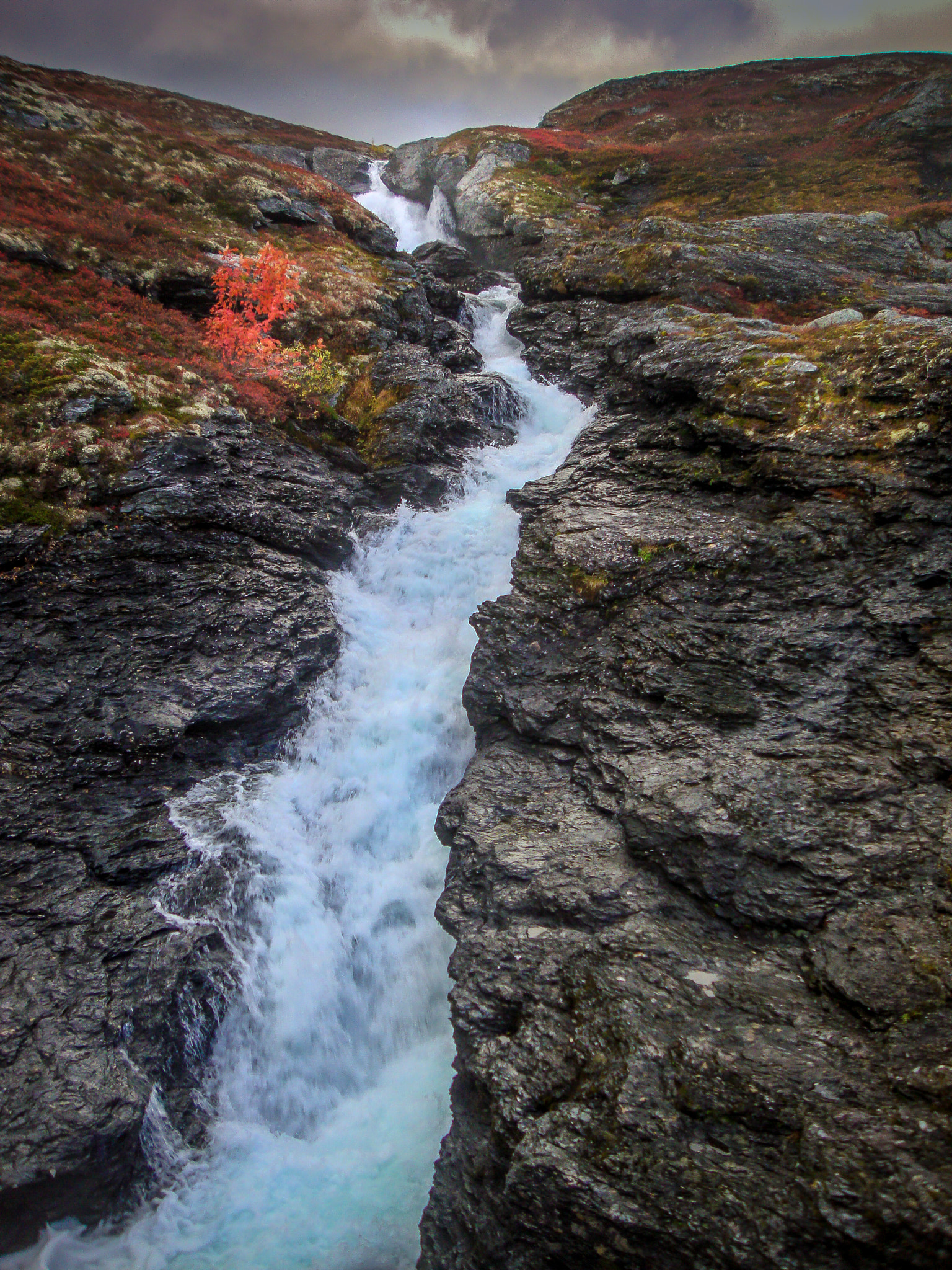 Sony Cyber-shot DSC-W230 sample photo. Autumn waterfall photography