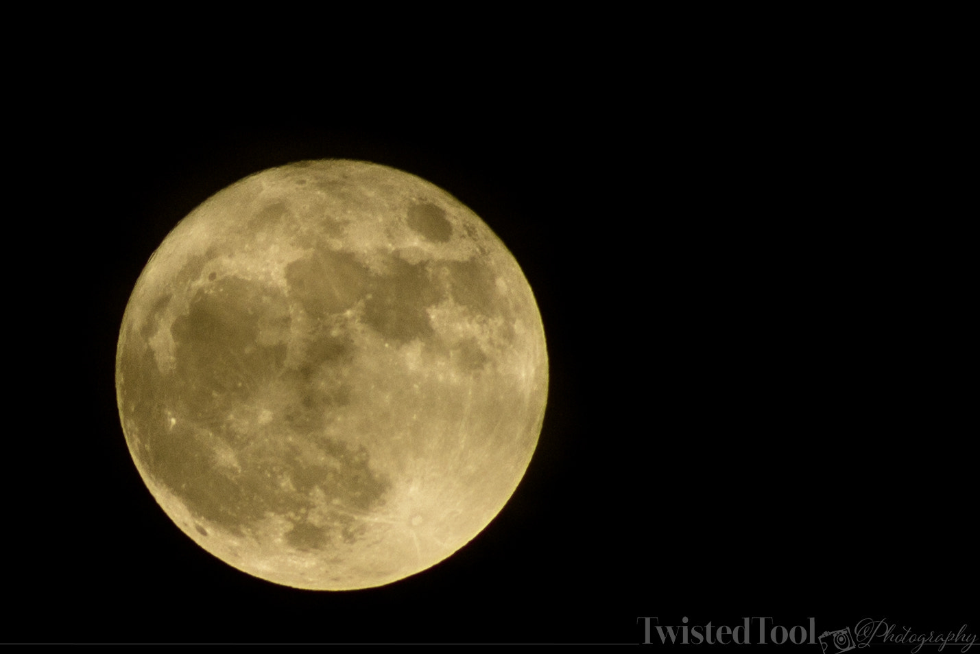 Canon EF 75-300mm f/4-5.6 USM sample photo. Supermoon, solo! photography