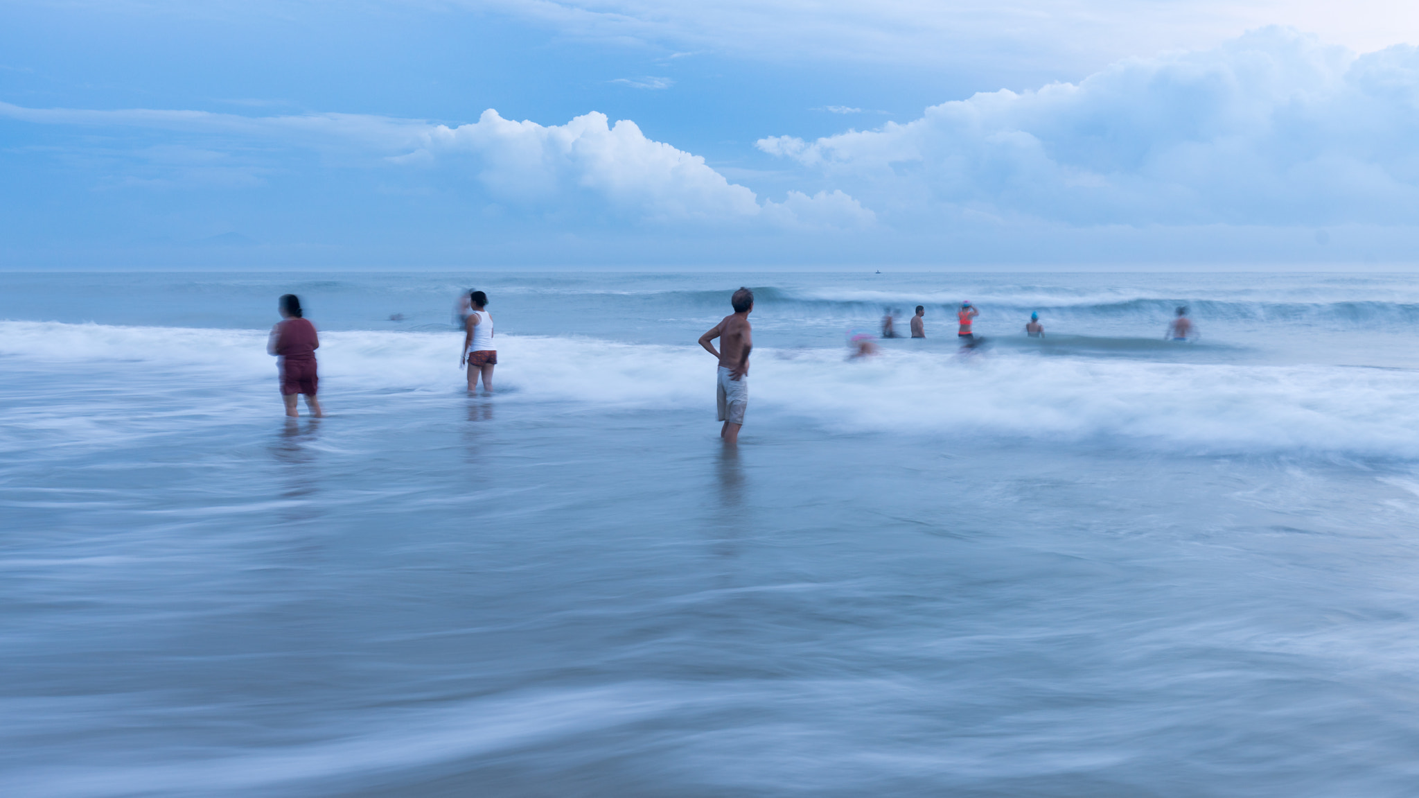 Canon EF 16-35mm F4L IS USM sample photo. Morning swim photography