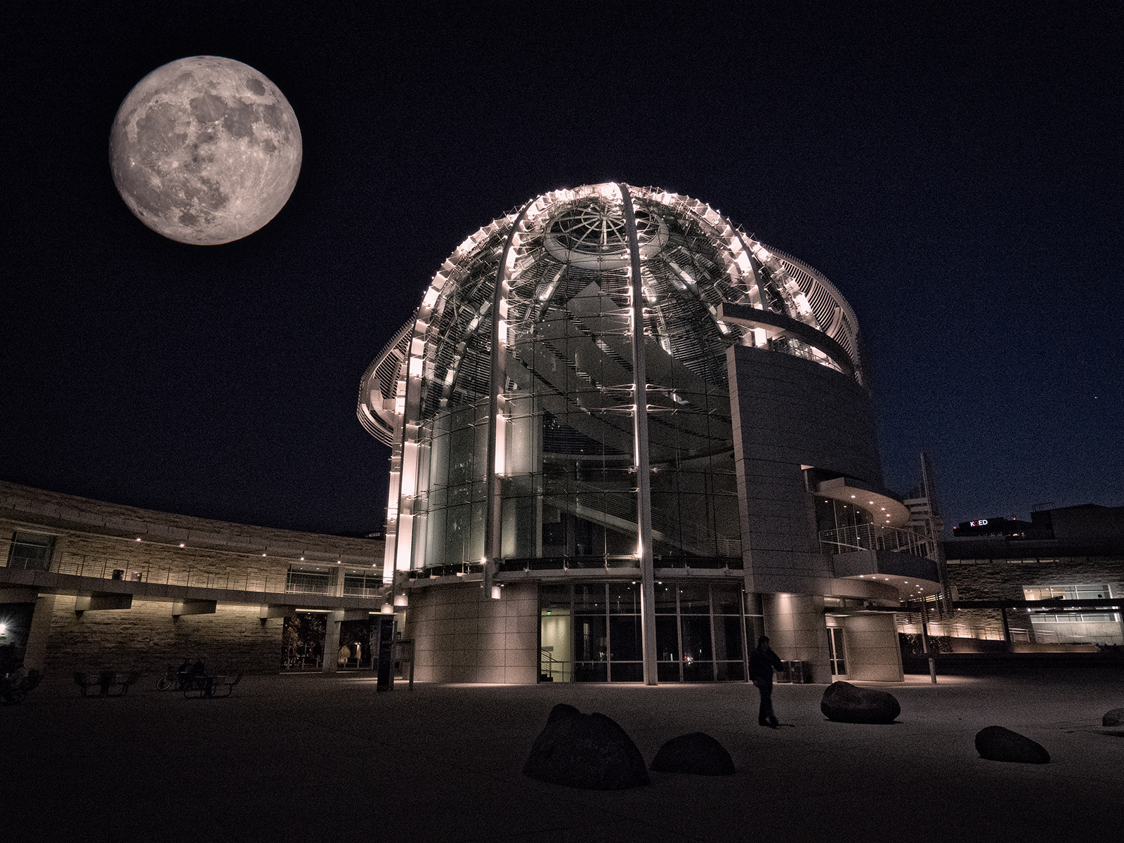 Olympus PEN-F + Panasonic Lumix G Vario 7-14mm F4 ASPH sample photo. Supermoon photography