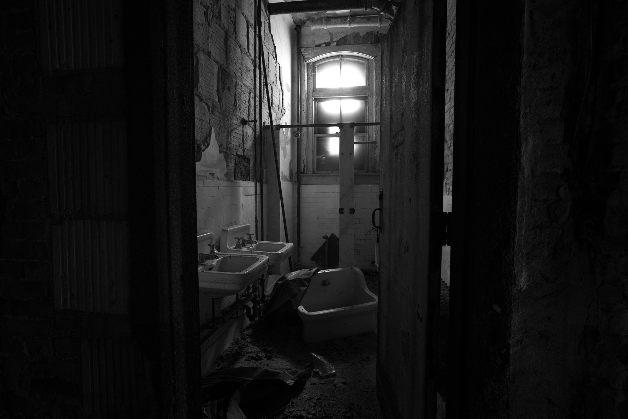 Leica Super-Elmar-M 18mm F3.8 ASPH sample photo. Bathroom photography