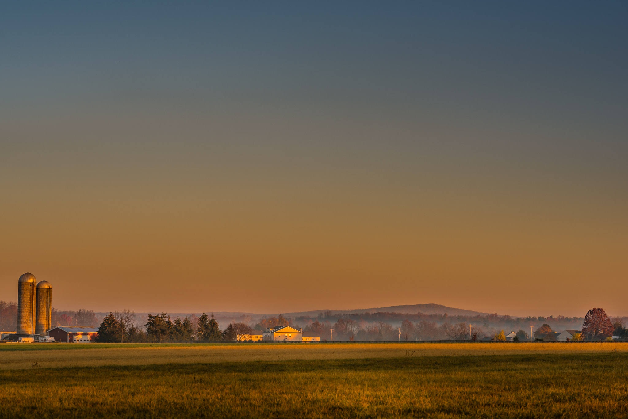 Nikon D810 + Zeiss Milvus 85mm f/1.4 sample photo. Early morning on the farmland photography