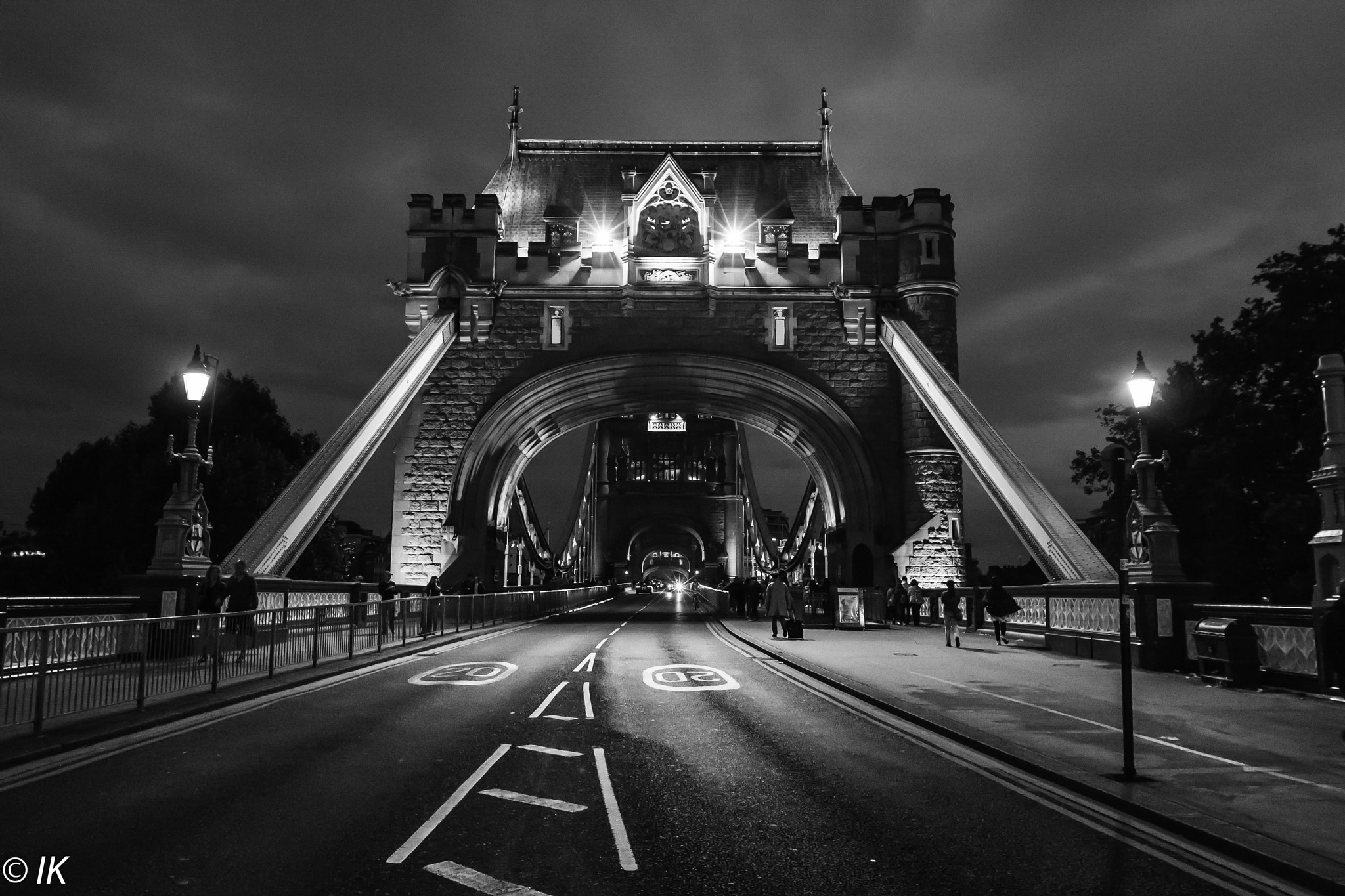 Canon EOS 40D + Canon EF 16-35mm F2.8L II USM sample photo. Tower bridge at night photography