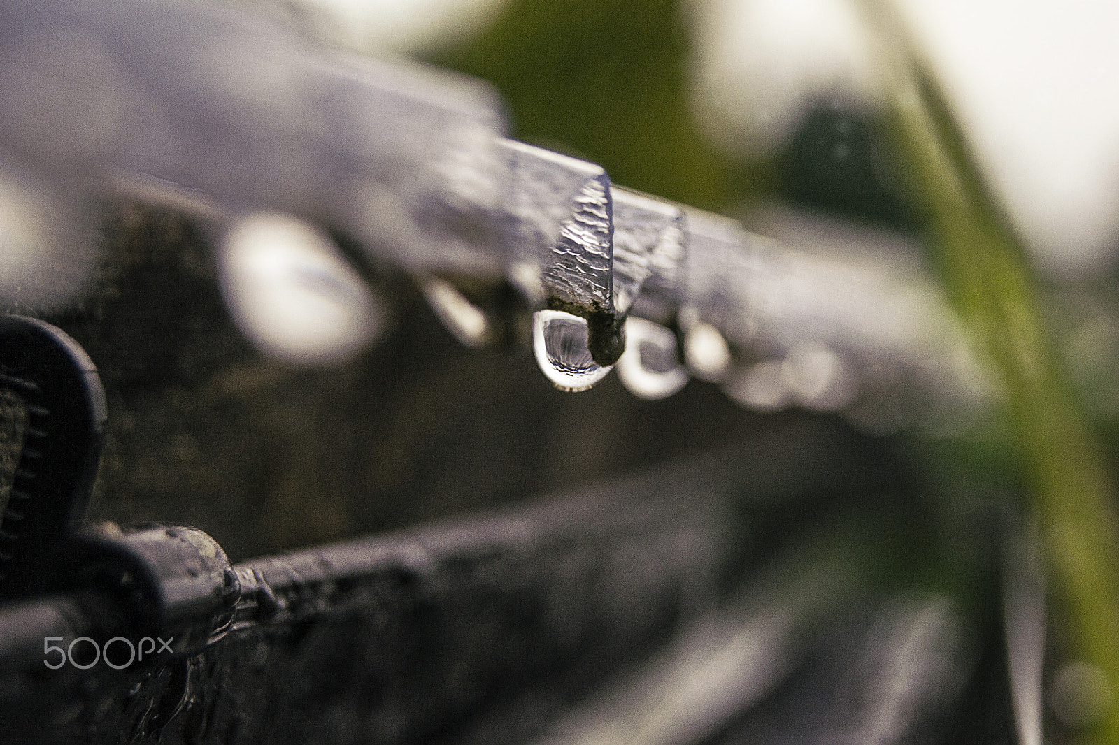 Sony Alpha DSLR-A500 sample photo. Water drop hanging on a roof photography