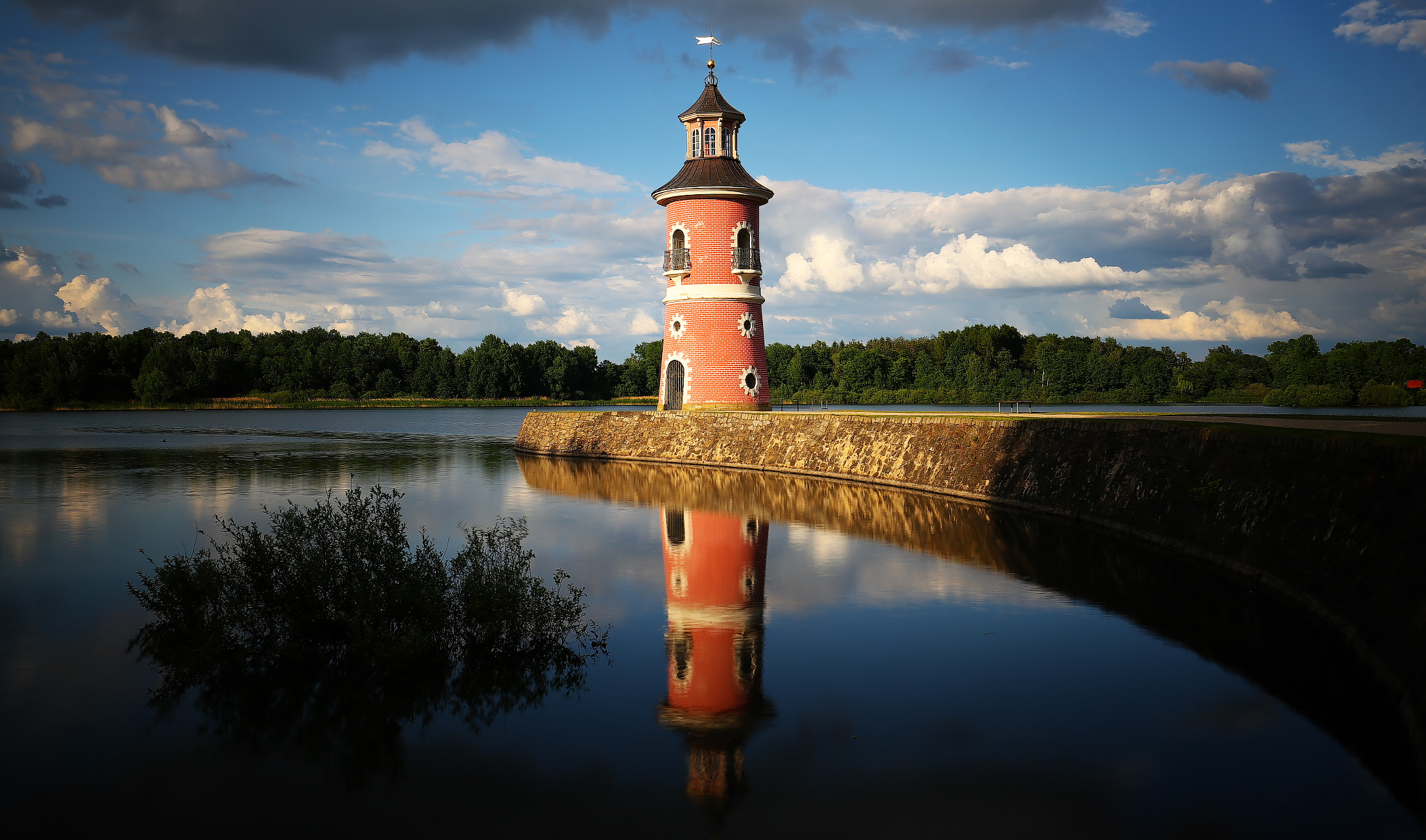 Canon EF 16-35mm F4L IS USM sample photo. Lighttower photography