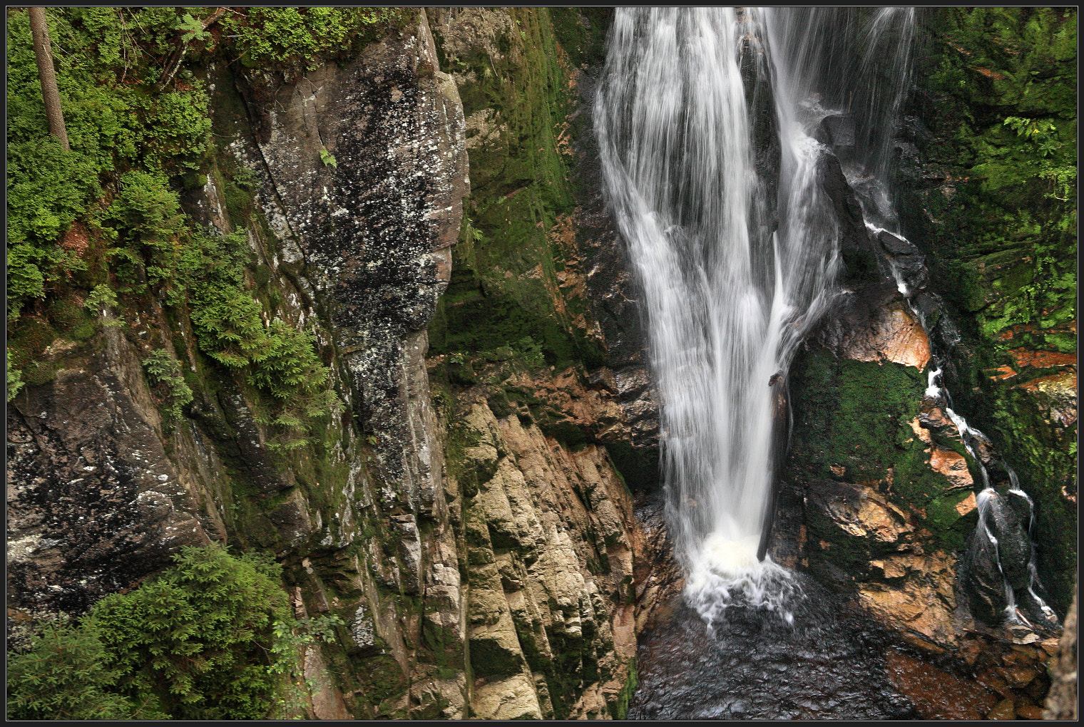 Canon EOS 450D (EOS Rebel XSi / EOS Kiss X2) sample photo. Poland/ waterfall  "kamieńczyk"/szklarska poręba photography
