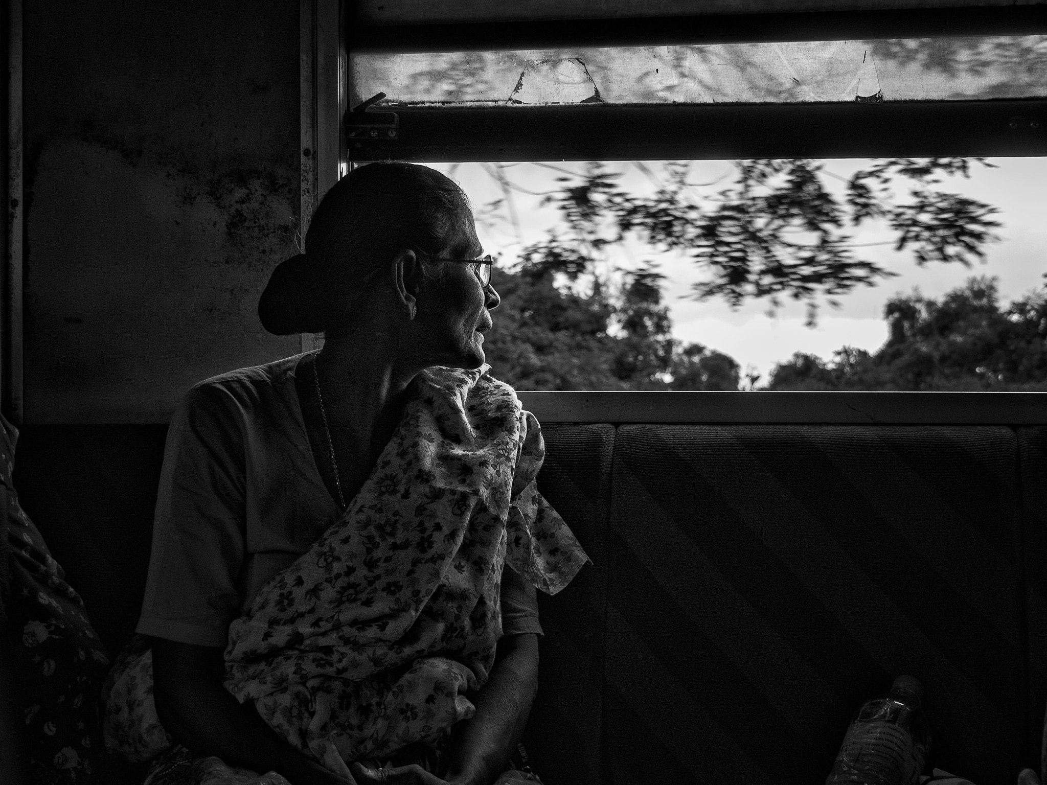 Olympus OM-D E-M1 sample photo. 'on the yangon train' photography