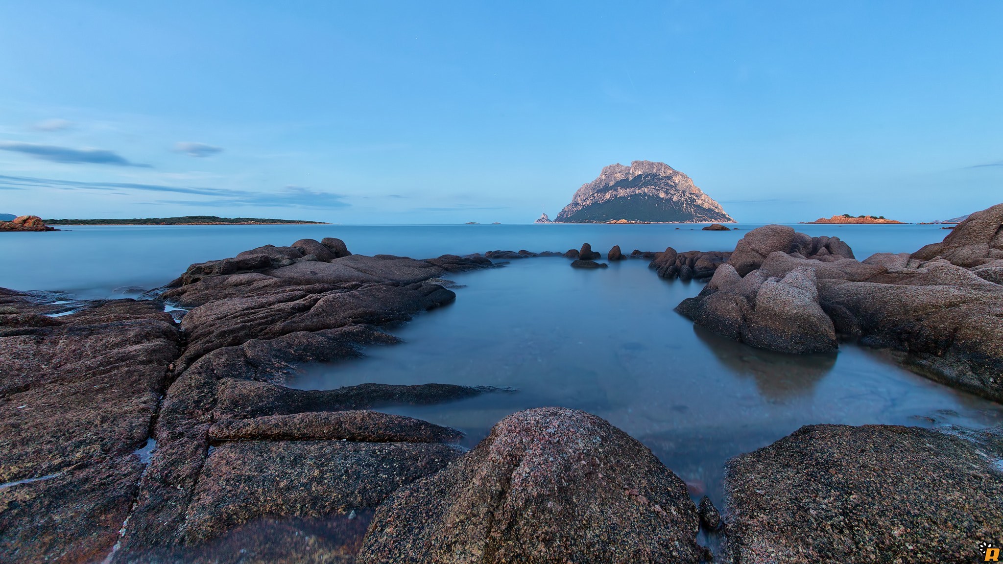 Canon EOS 6D + Canon EF 17-35mm f/2.8L sample photo. Natural pool photography