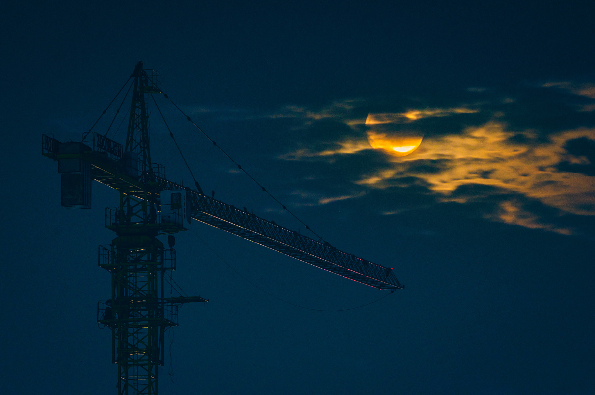 Sony Alpha NEX-5T + Sony E 55-210mm F4.5-6.3 OSS sample photo. Moon photography
