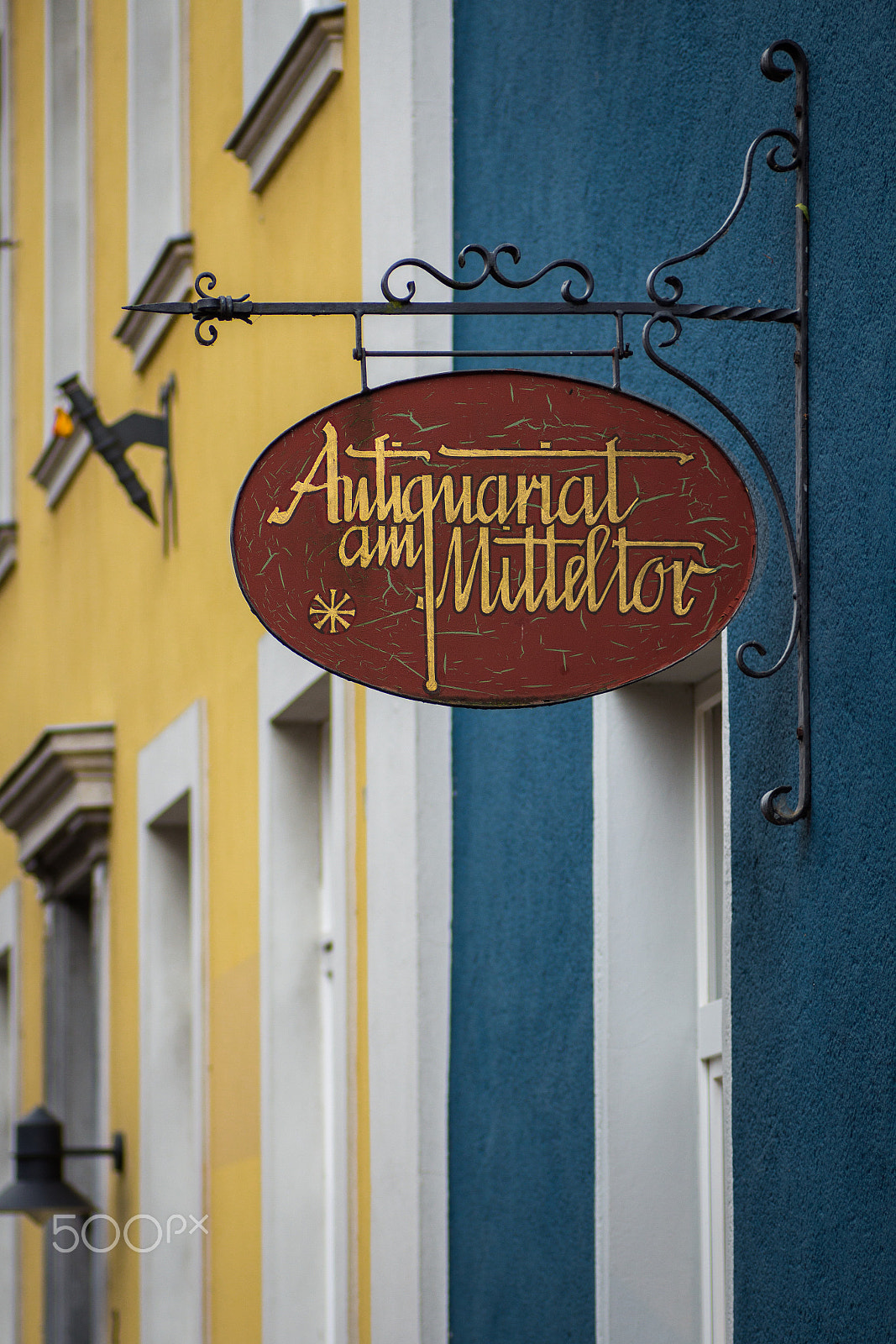 Canon EOS 700D (EOS Rebel T5i / EOS Kiss X7i) + Tamron SP AF 90mm F2.8 Di Macro sample photo. Shop sign in xanten germany photography