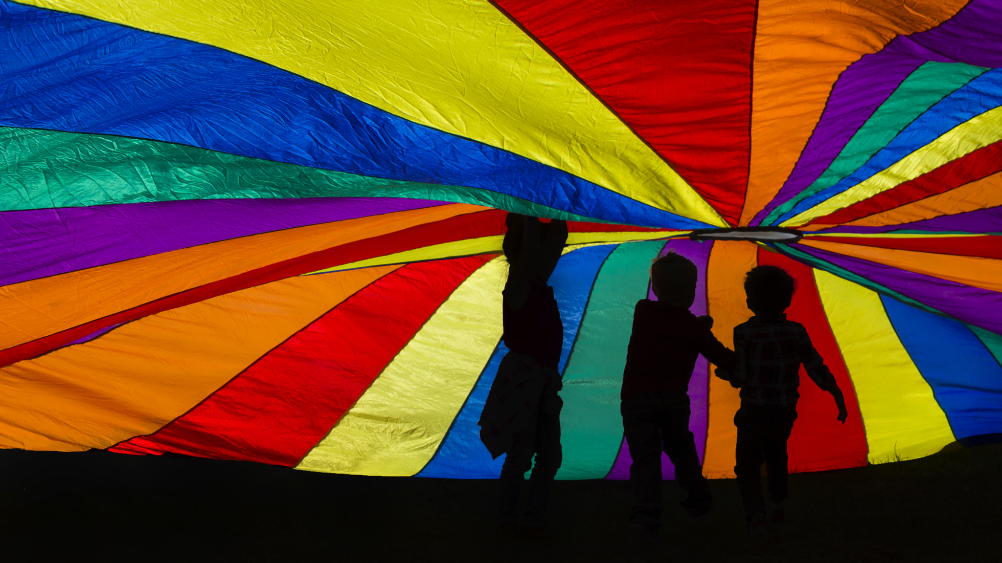 Canon TS-E 90mm F2.8 Tilt-Shift sample photo. Kids under a balloon photography