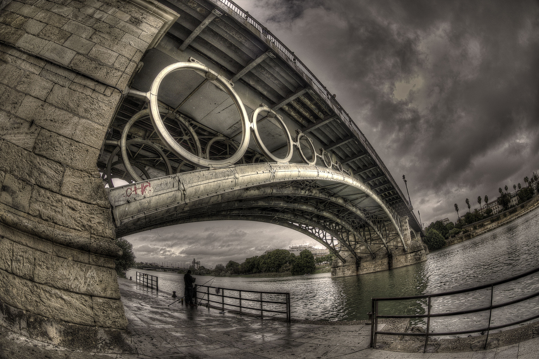 Canon EOS 7D Mark II + Canon EF 8-15mm F4L Fisheye USM sample photo. Puente de triana. sevilla. photography