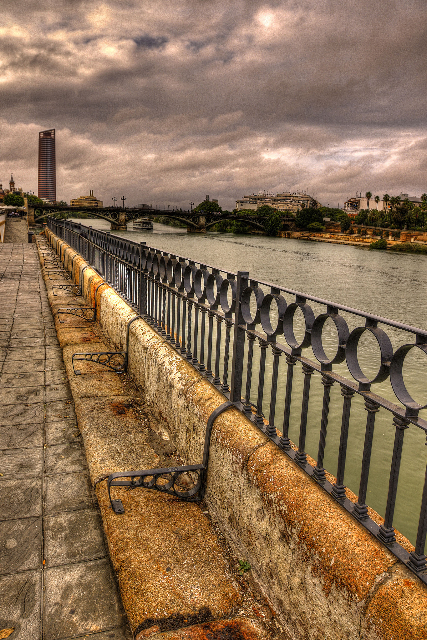 Canon EF 16-35mm F2.8L II USM sample photo. Calle betis. triana. sevilla. photography
