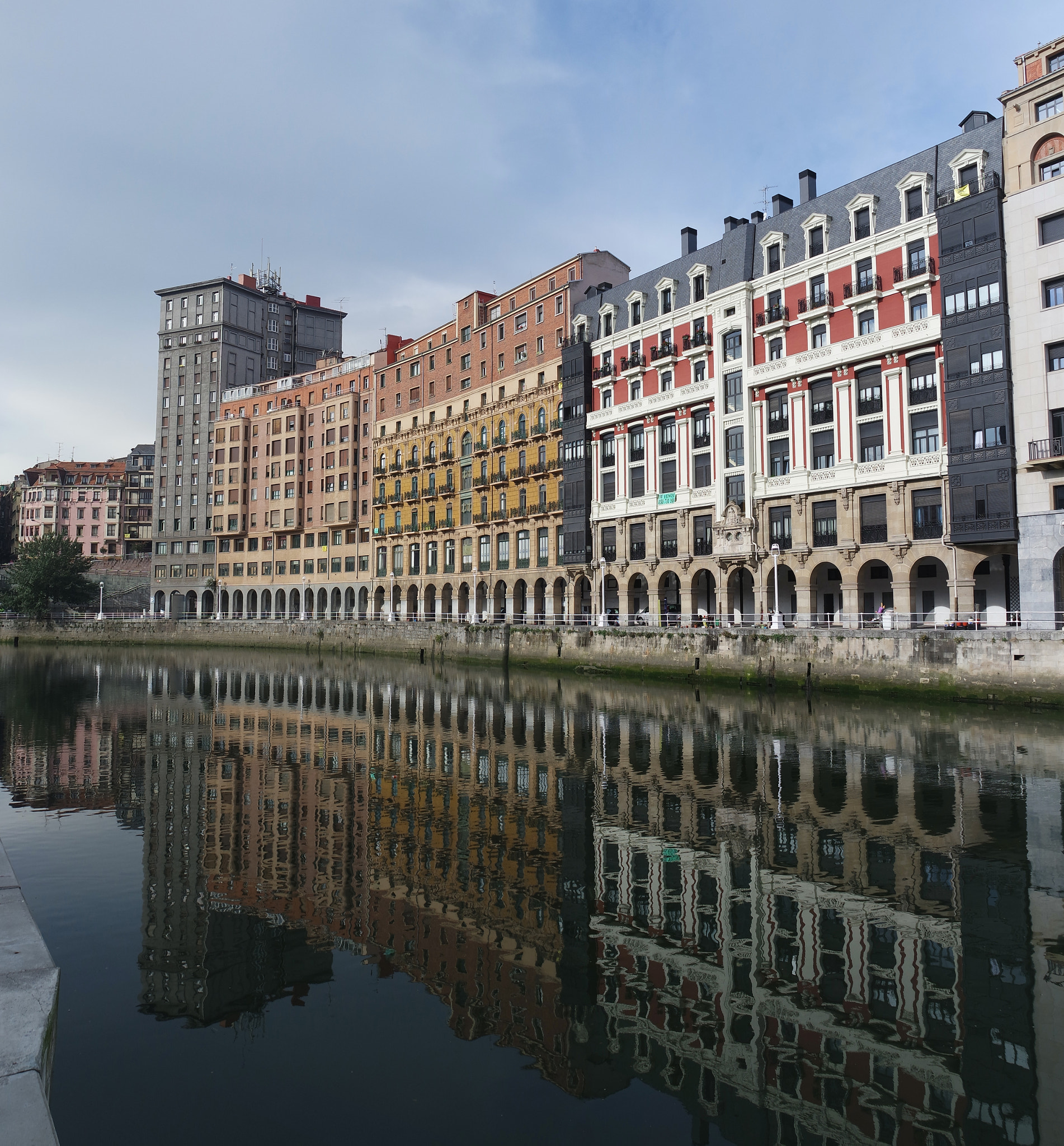 Samsung NX 16-50mm F3.5-5.6 Power Zoom ED OIS sample photo. Ciudad reflejada photography
