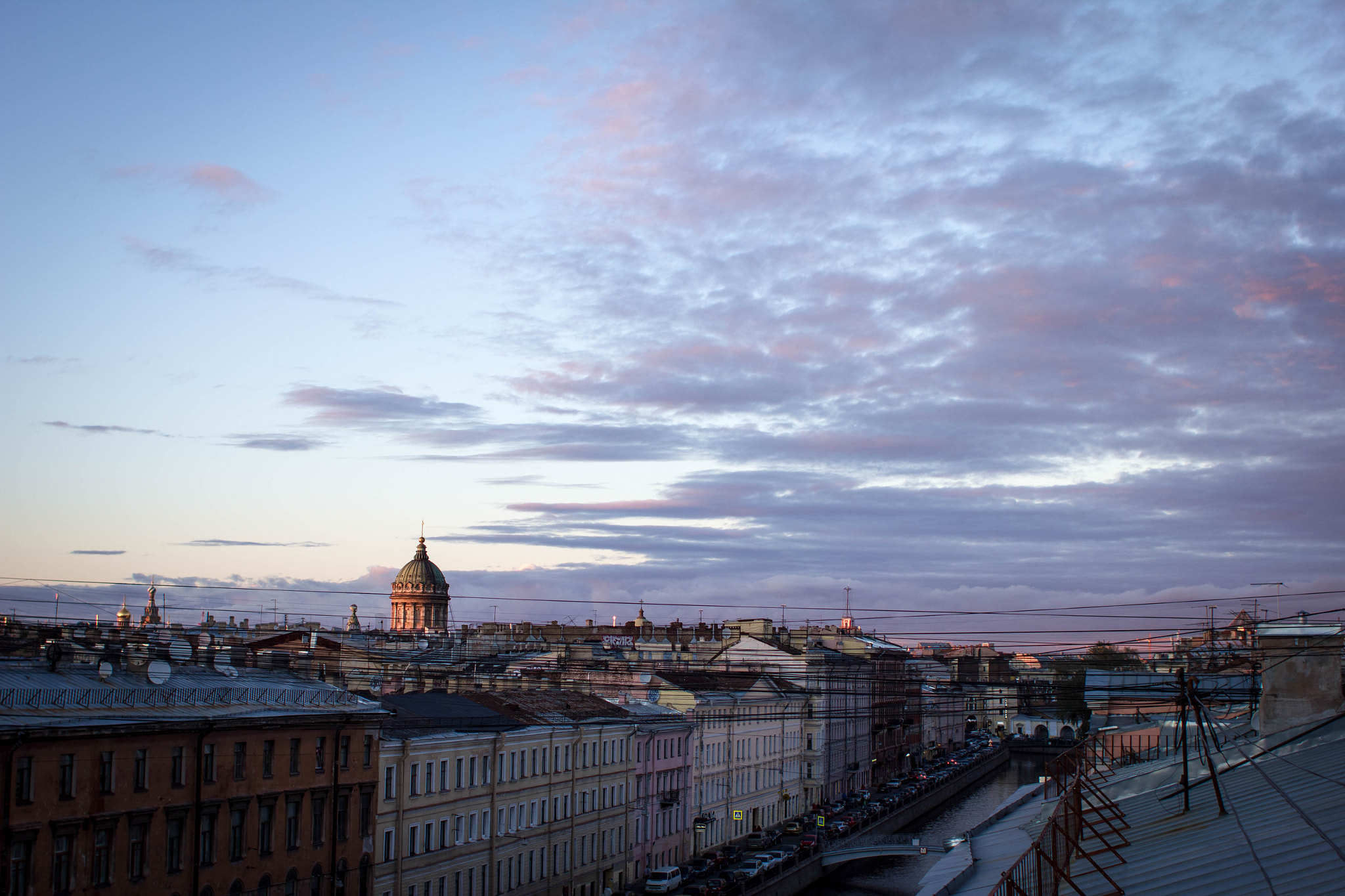 Canon EOS 550D (EOS Rebel T2i / EOS Kiss X4) + Canon EF 28mm F1.8 USM sample photo. Saint petersburg roofscape photography