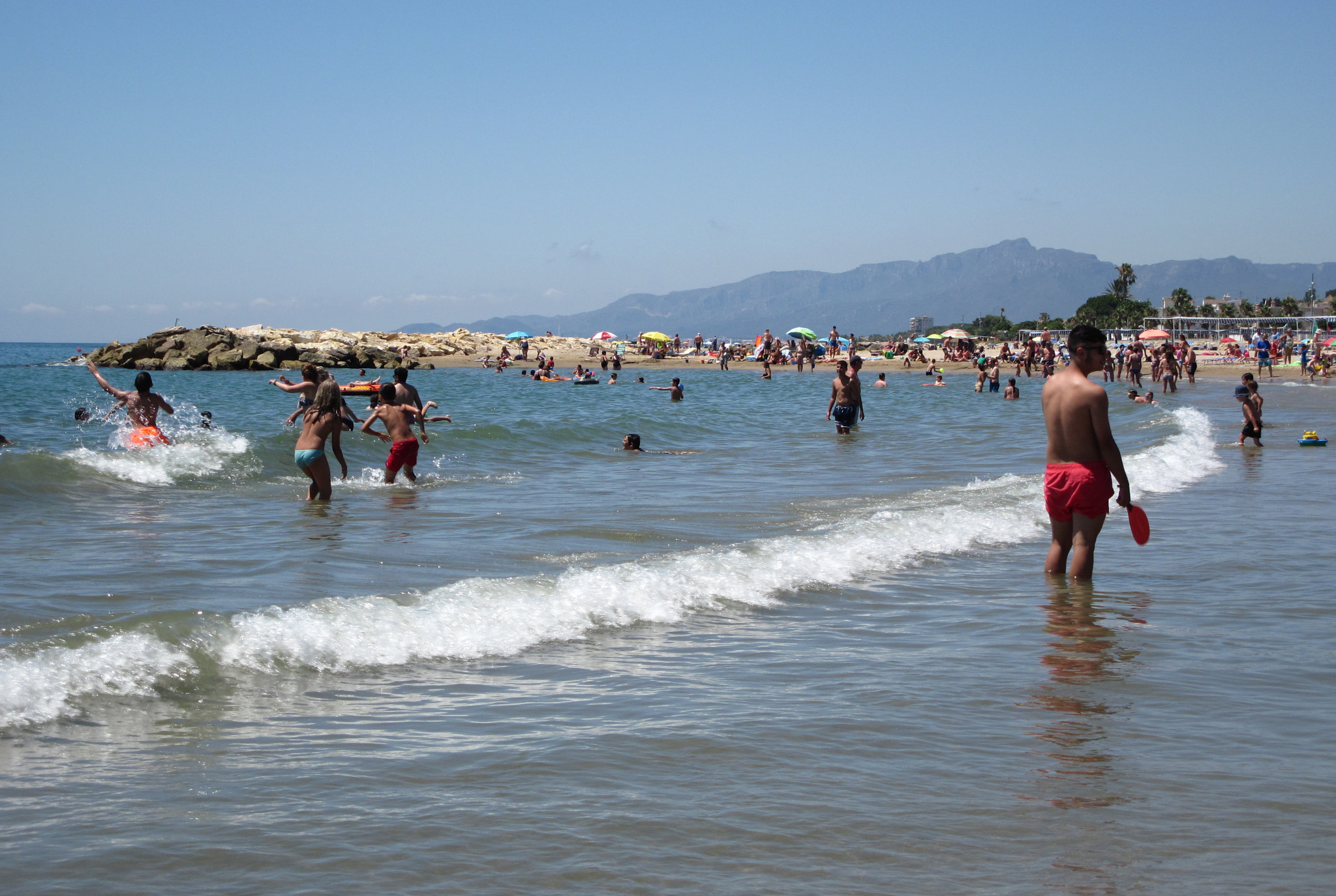 Canon PowerShot A2100 IS sample photo. On the beach cambrils photography