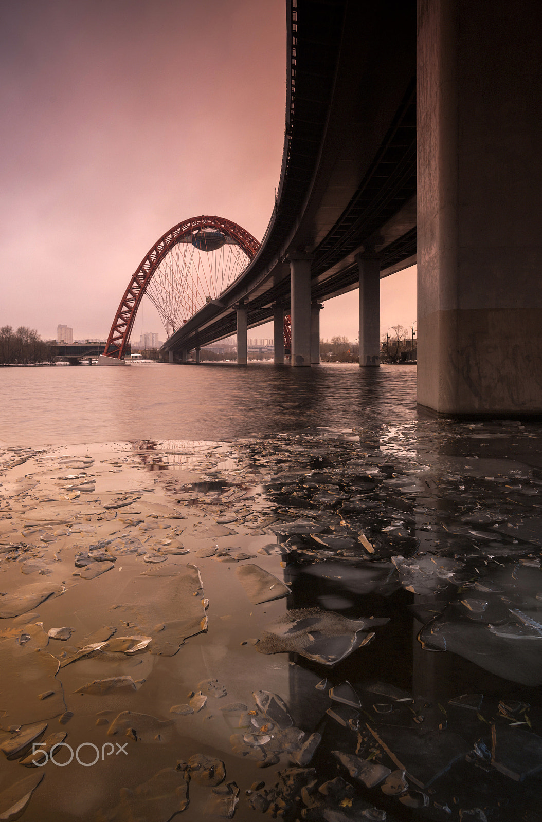 Pentax K-1 + smc PENTAX-FA* 24mm F2 AL[IF] sample photo. Bridge across the moscow river photography