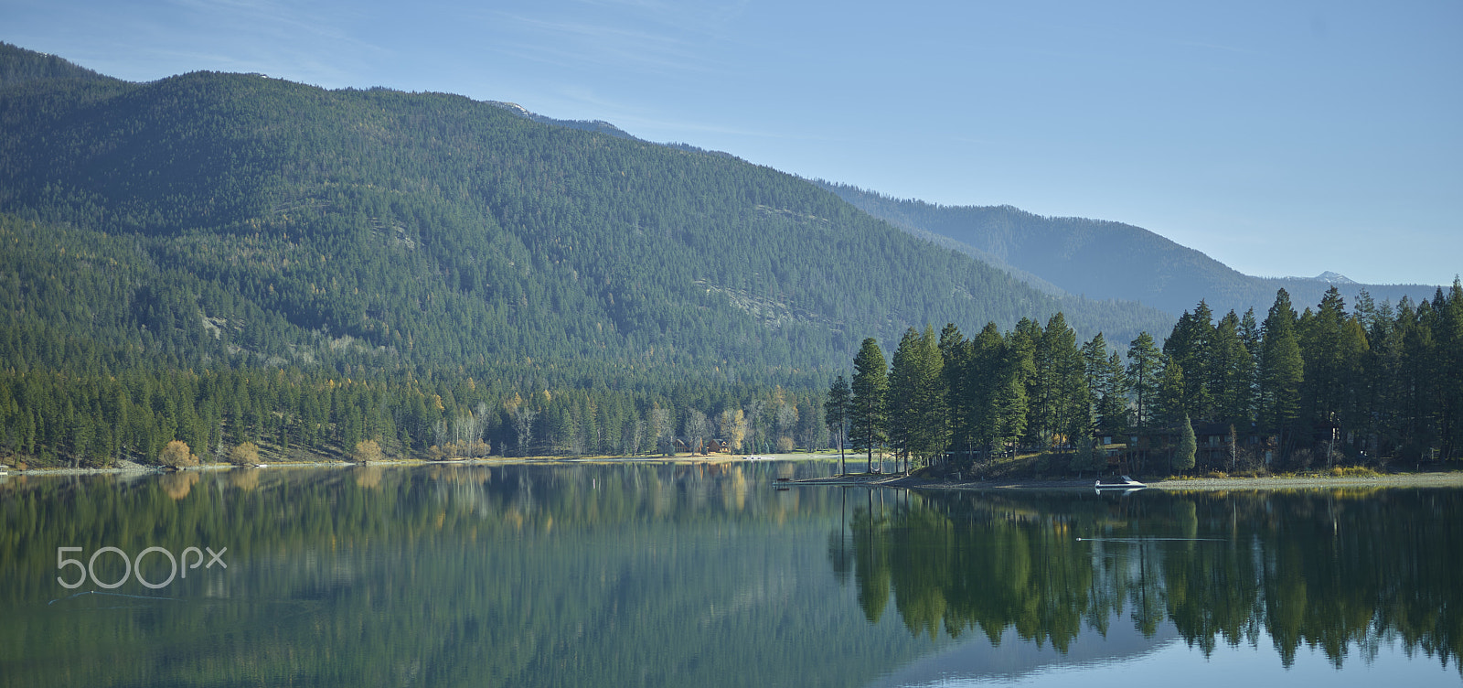 Phase One IQ3 100MP + Schneider Kreuznach LS 80mm f/2.8 sample photo. Fall day at the lake photography