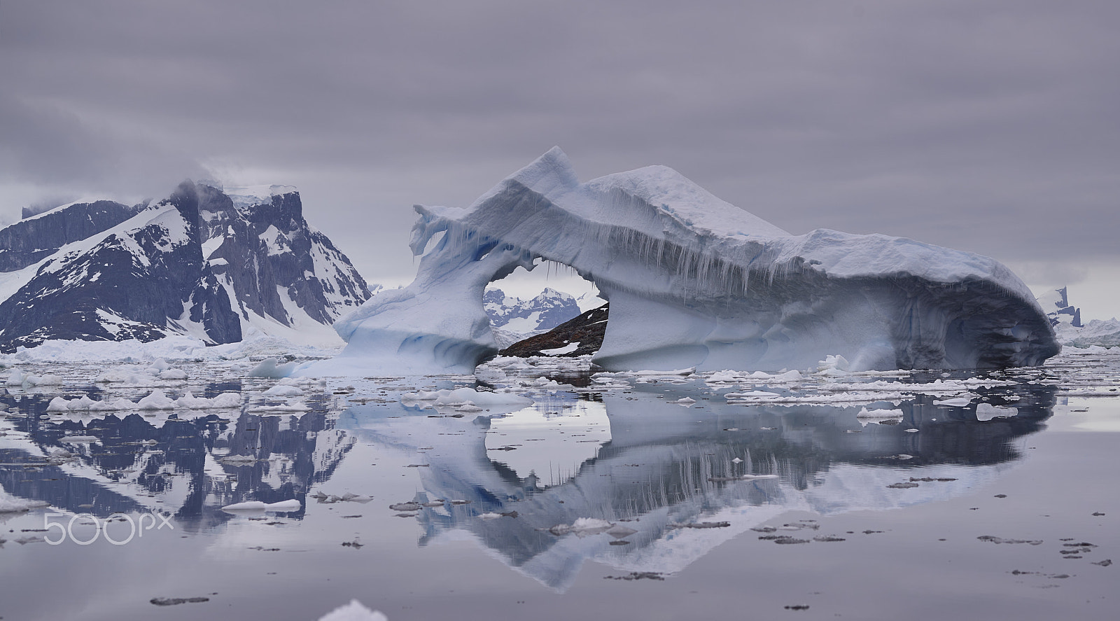 Phase One IQ3 60MP + Schneider Kreuznach LS 80mm f/2.8 sample photo. Iceberg arch photography
