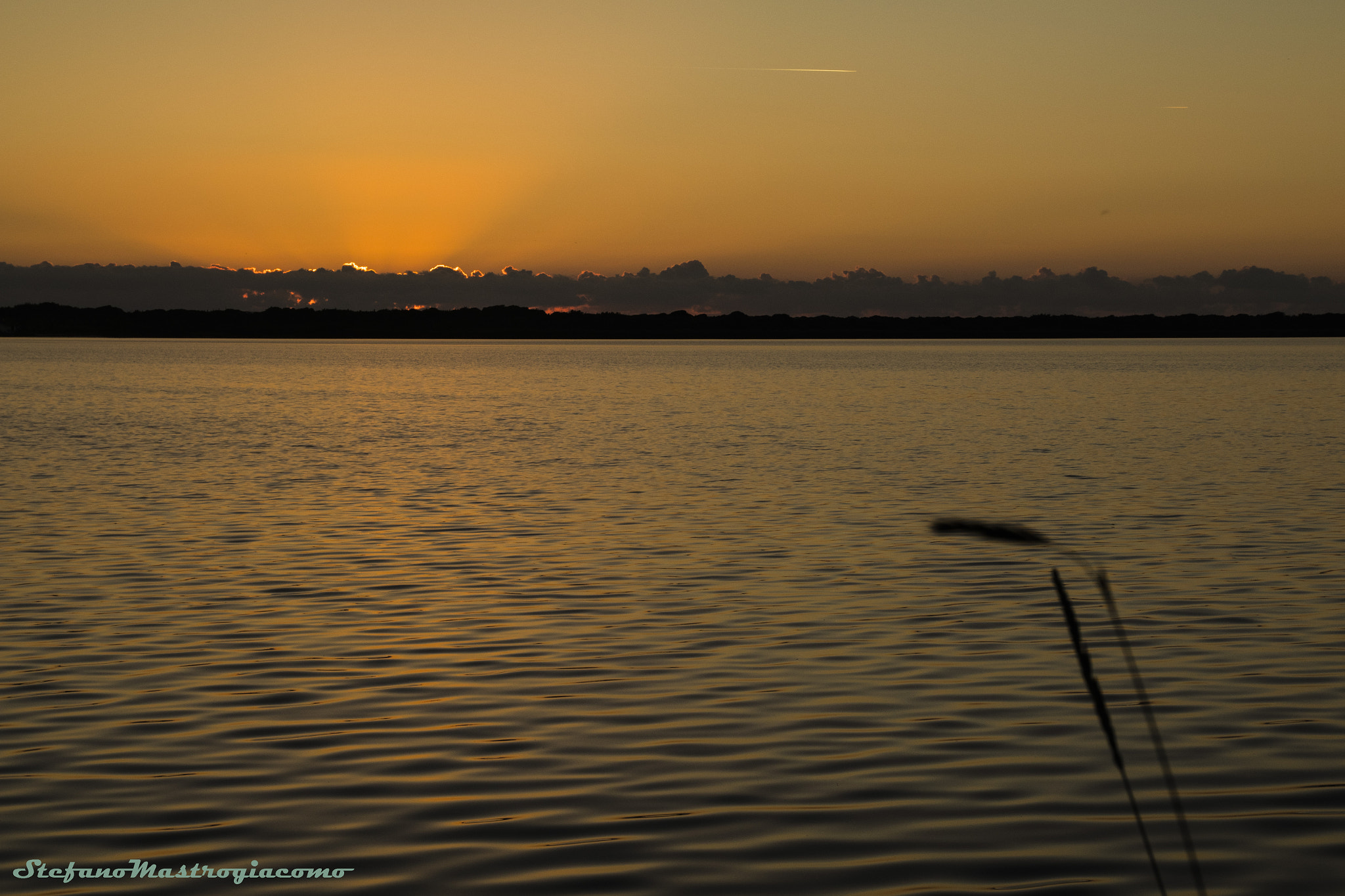 Sigma 17-70mm F2.8-4 DC Macro OS HSM sample photo. Tramonto al lago photography