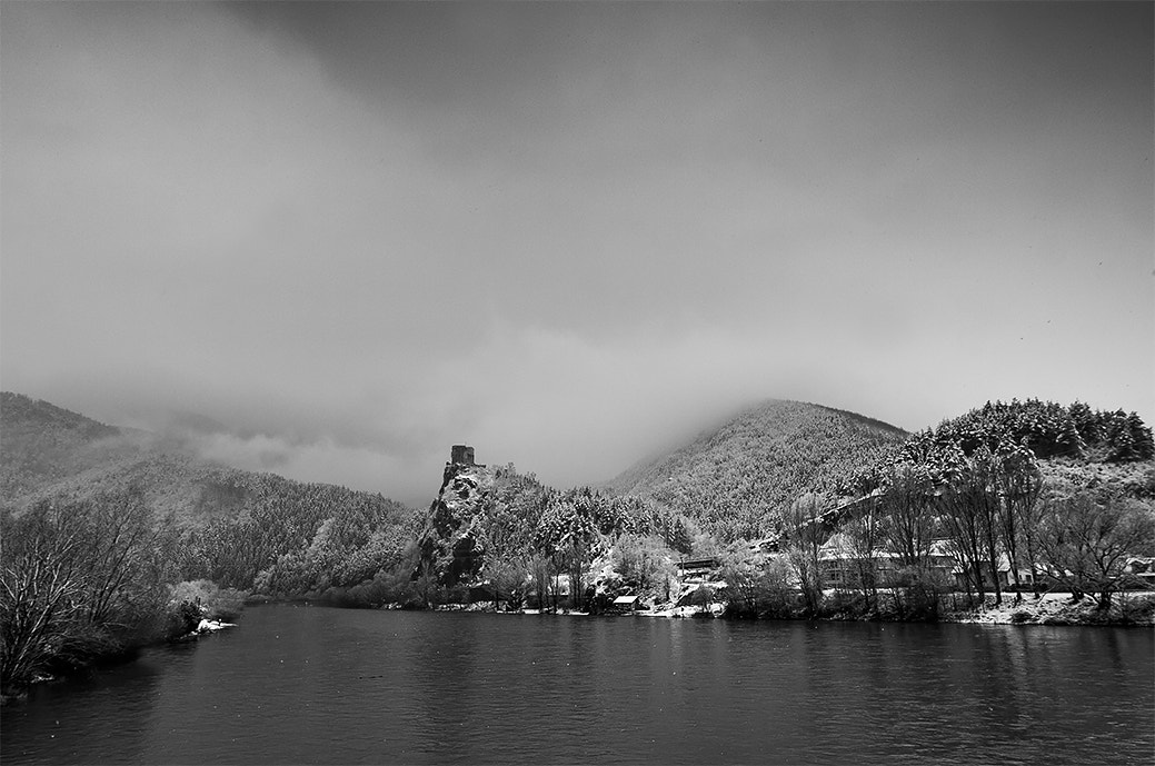 Canon EOS 40D sample photo. Winter under the castle photography