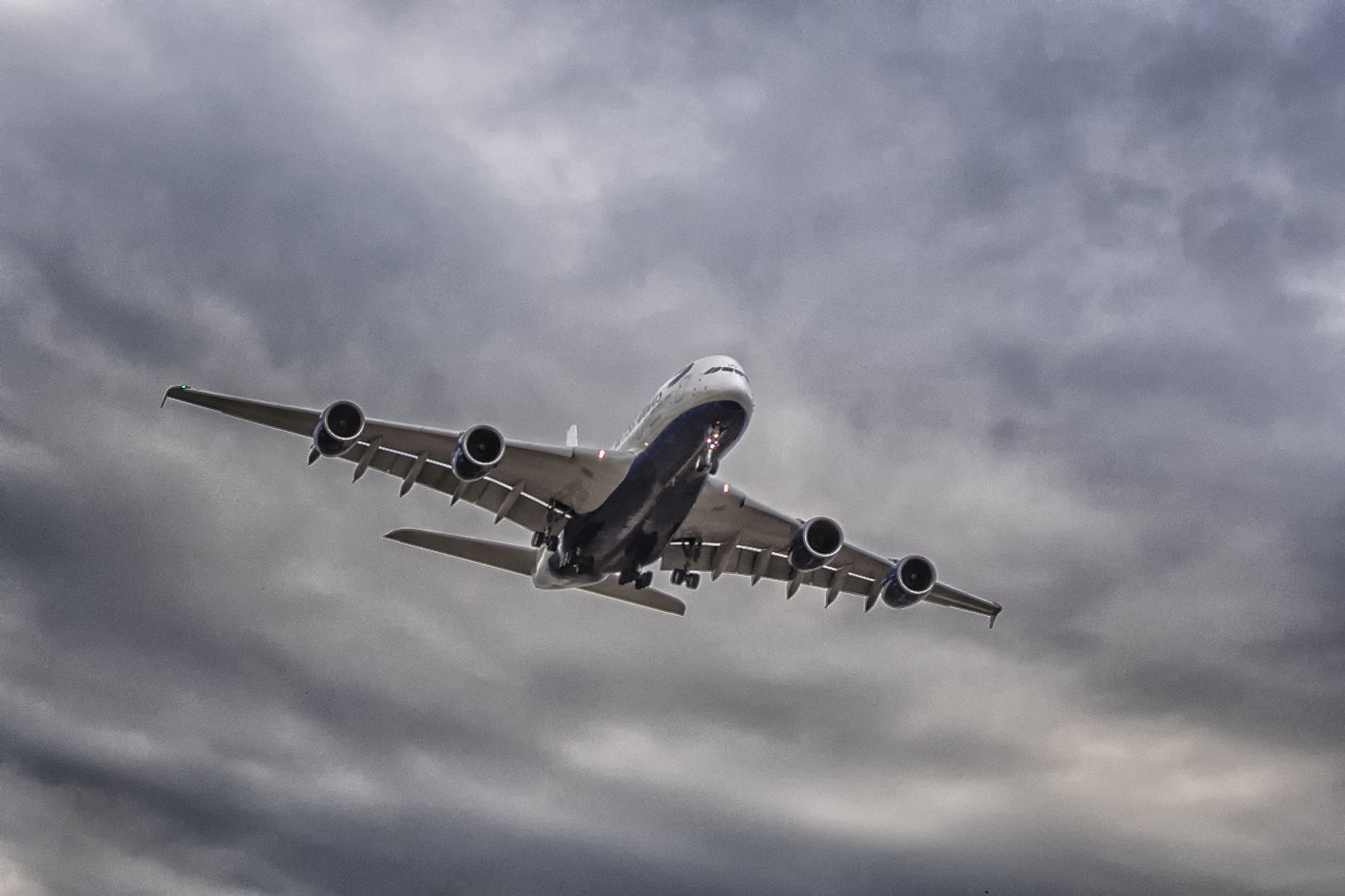 ZEISS Milvus 21mm F2.8 sample photo. Airbus a380 in crosswind photography