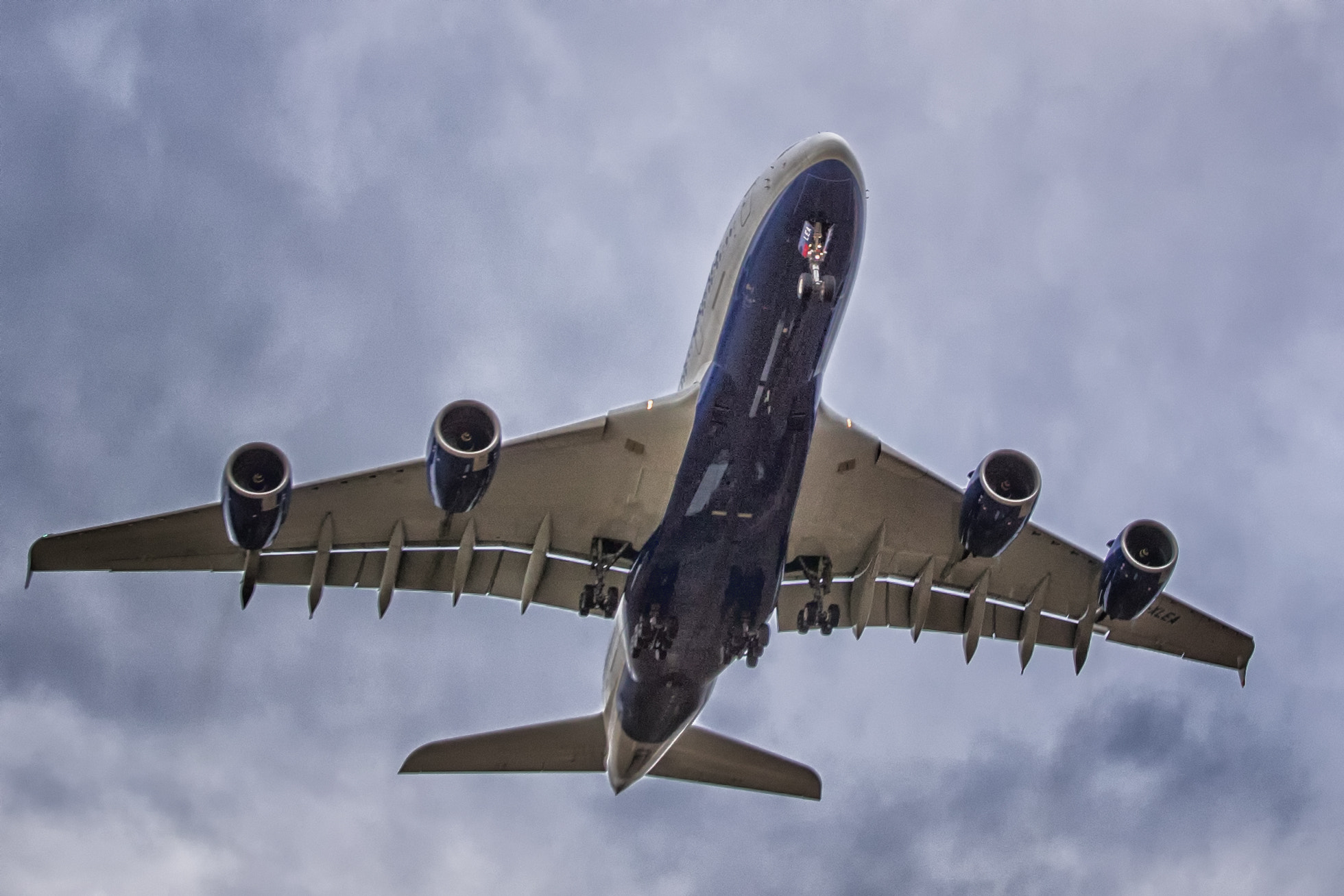 ZEISS Milvus 21mm F2.8 sample photo. Airbus 380 landing photography