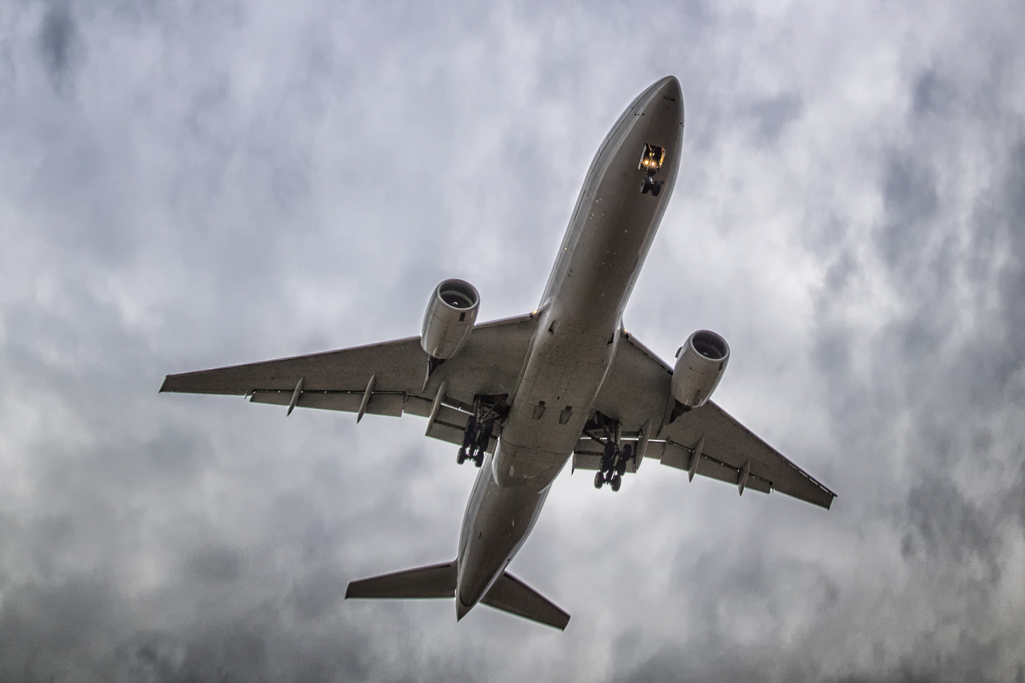 Canon EOS-1D X Mark II sample photo. B777 landing dulles airport photography