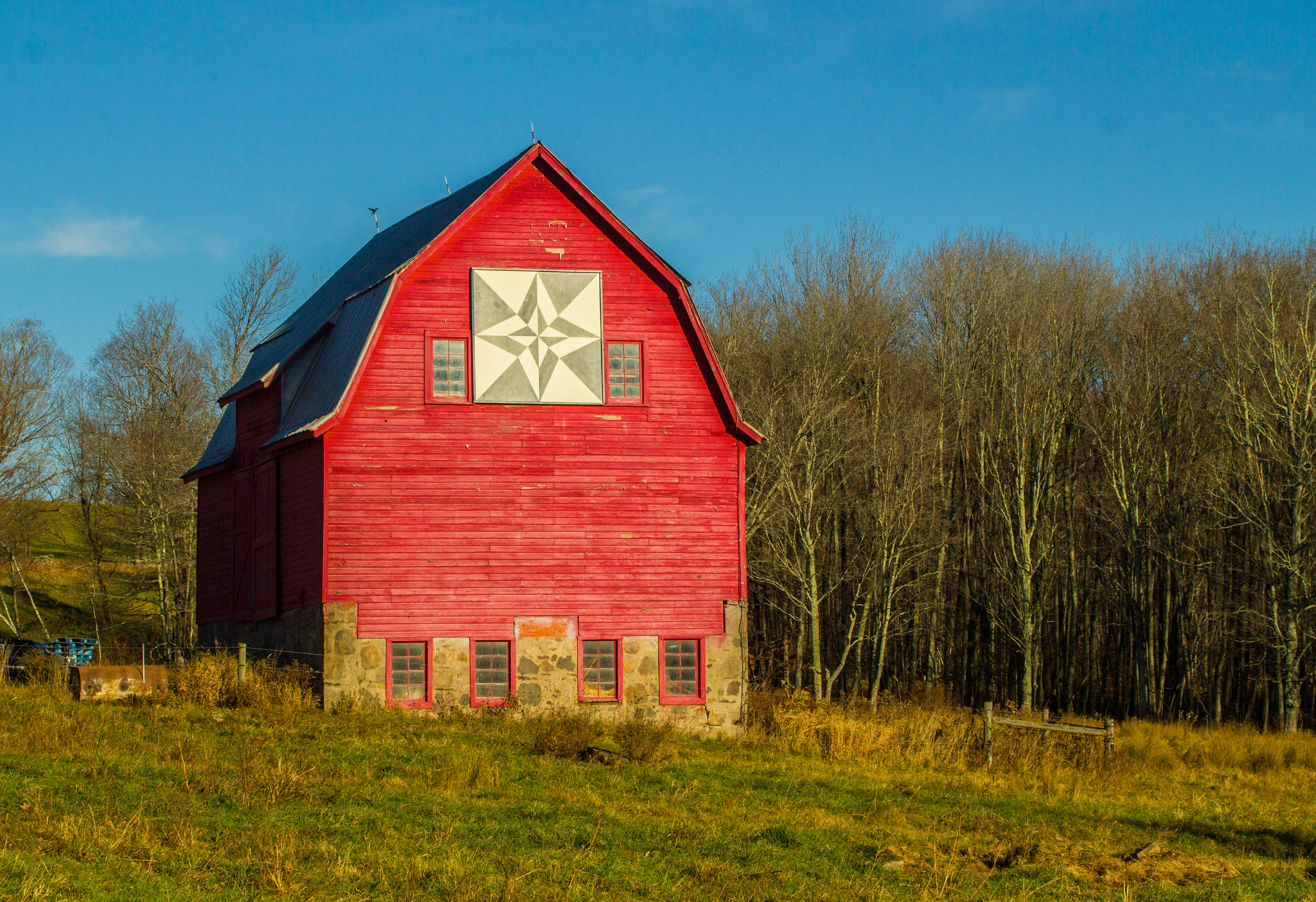 Canon EF 28-80mm f/3.5-5.6 USM sample photo. Hex on a red barn photography