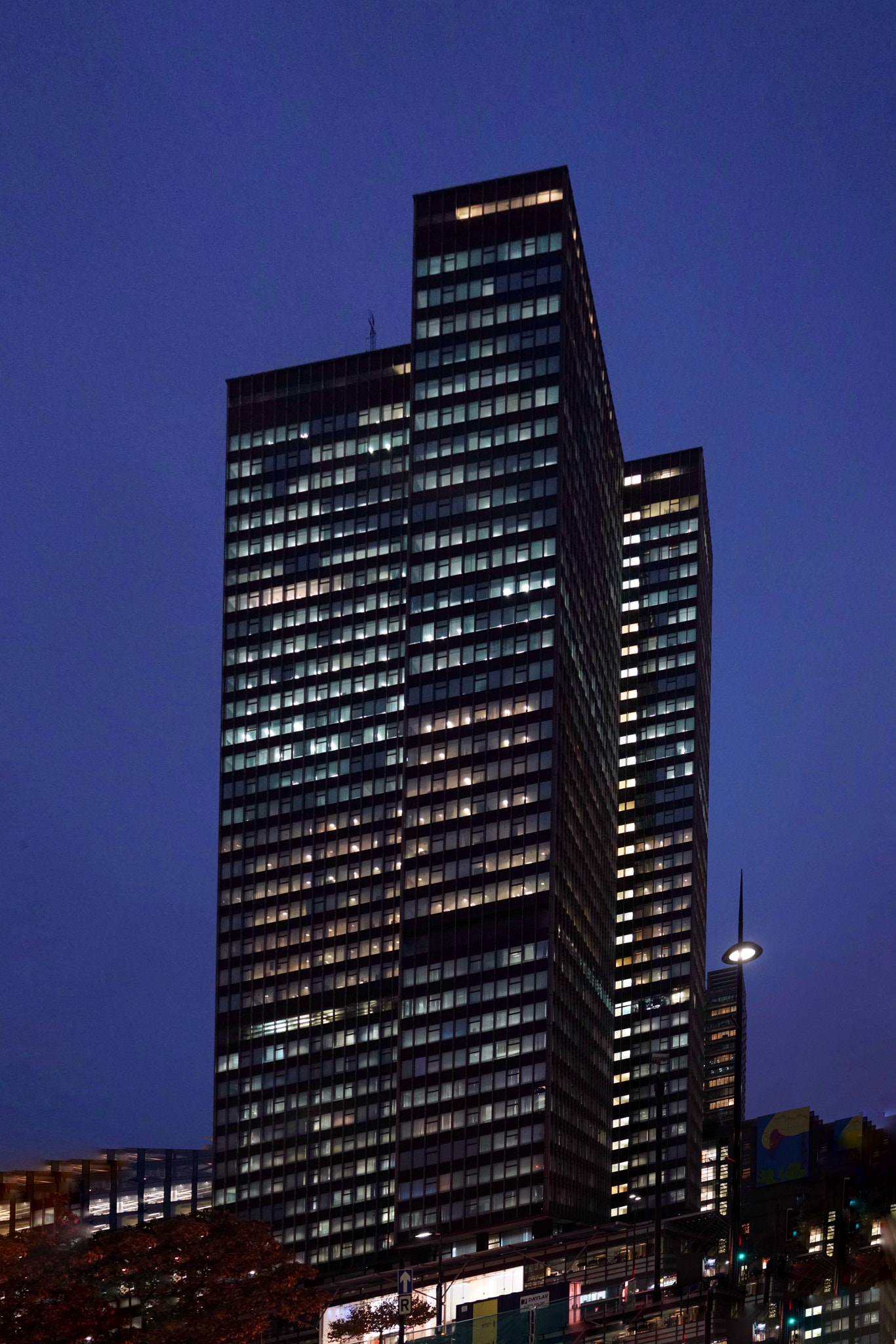 Sony FE 24-240mm F3.5-6.3 OSS sample photo. Building  at dusk , near euston, london photography