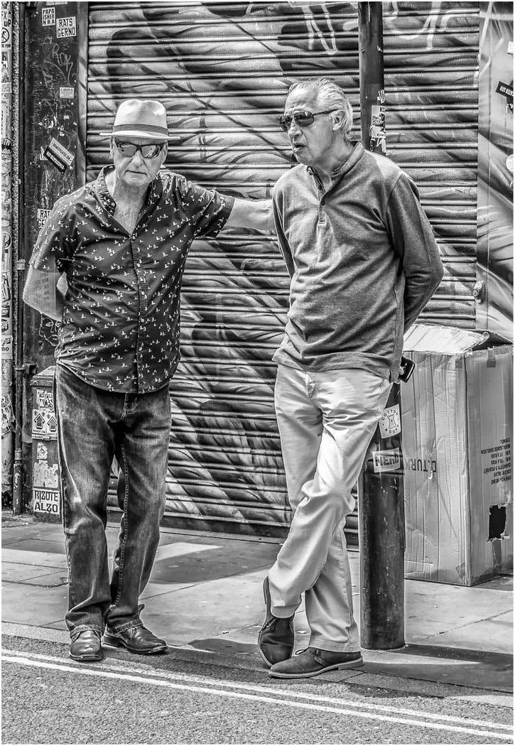 Sigma 18-200mm F3.5-6.3 DC OS HSM sample photo. Putting the world to rights brick lane photography