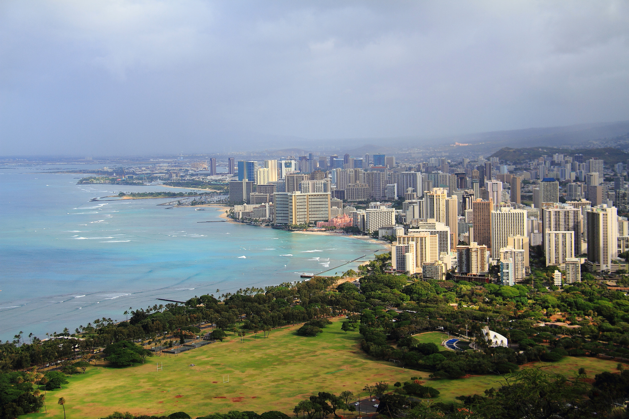 Canon EOS 7D + Canon EF-S 18-200mm F3.5-5.6 IS sample photo. Honolulu city photography