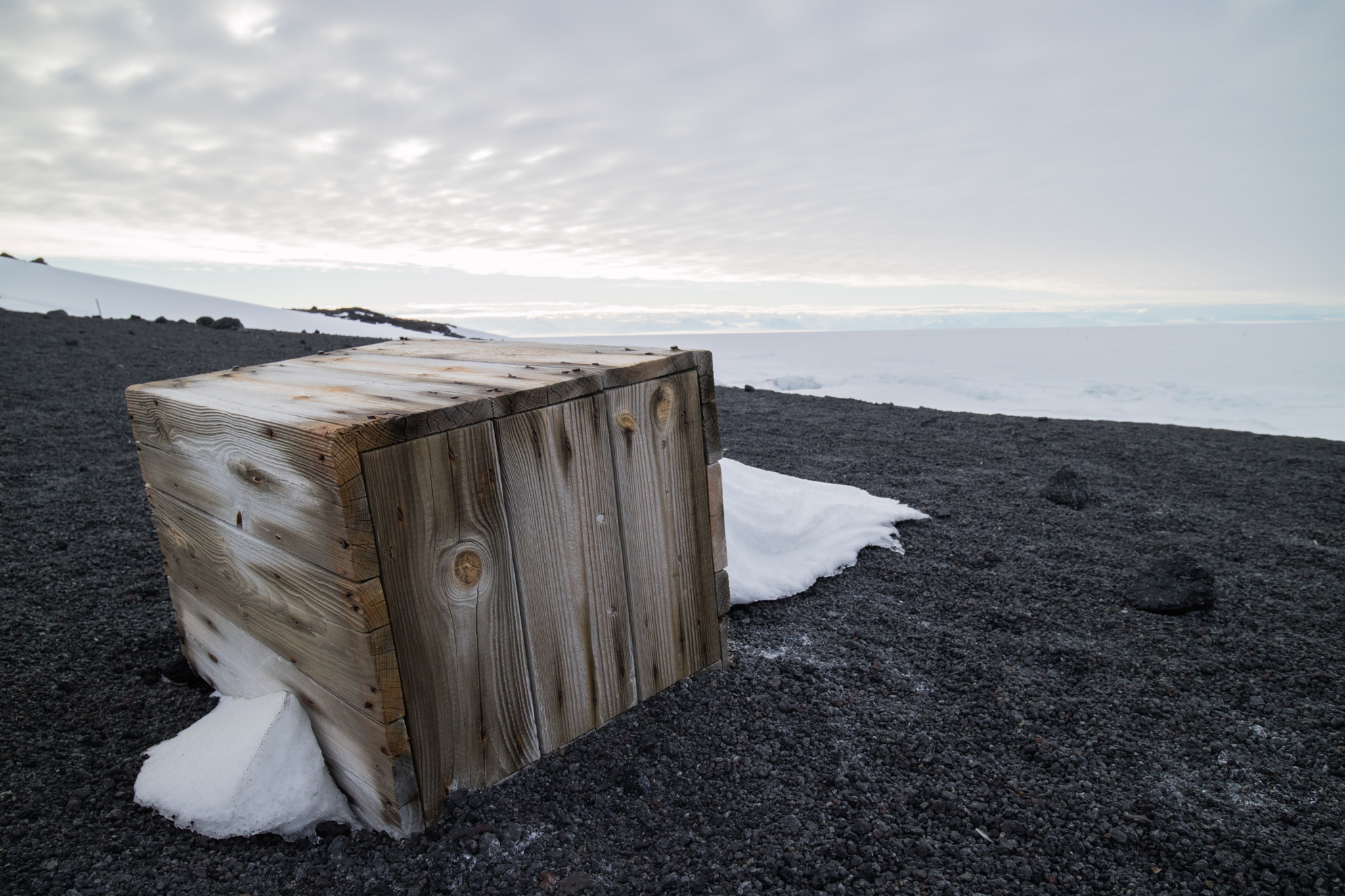 Canon EOS M3 sample photo. Wooden crate. photography