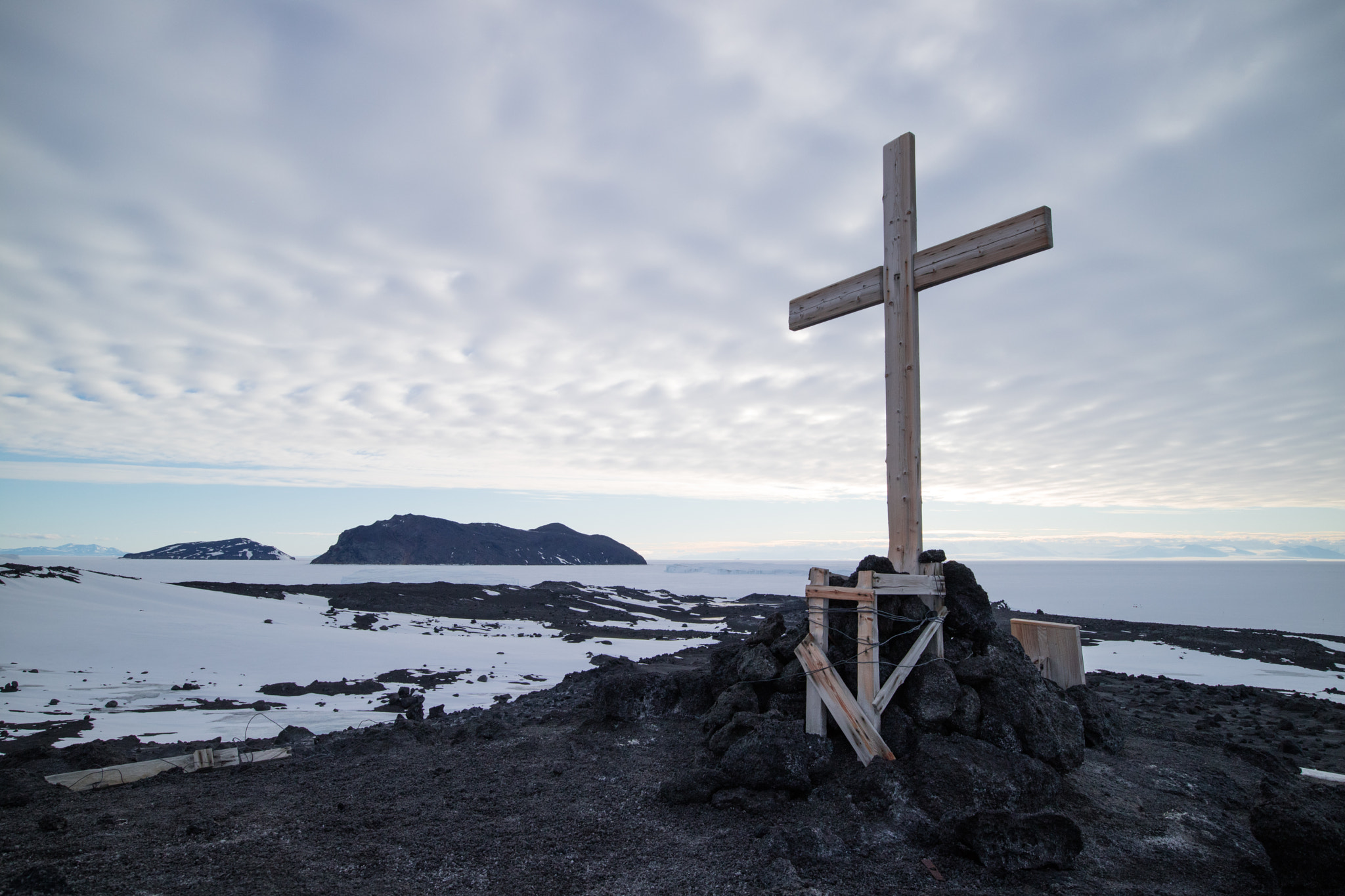 Canon EOS M3 + Canon EF-M 11-22mm F4-5.6 IS STM sample photo. Holy cross. photography