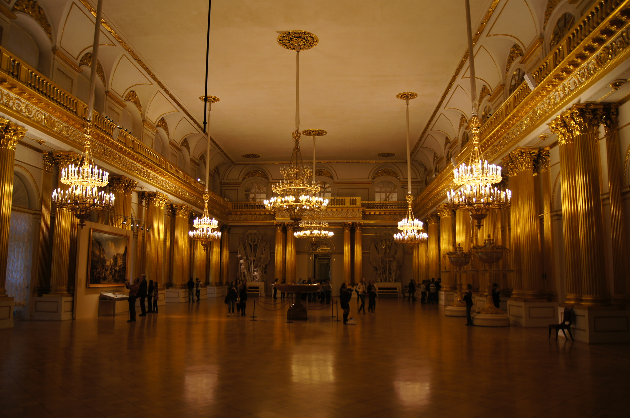 Sony DT 18-55mm F3.5-5.6 SAM II sample photo. Golden hallway photography