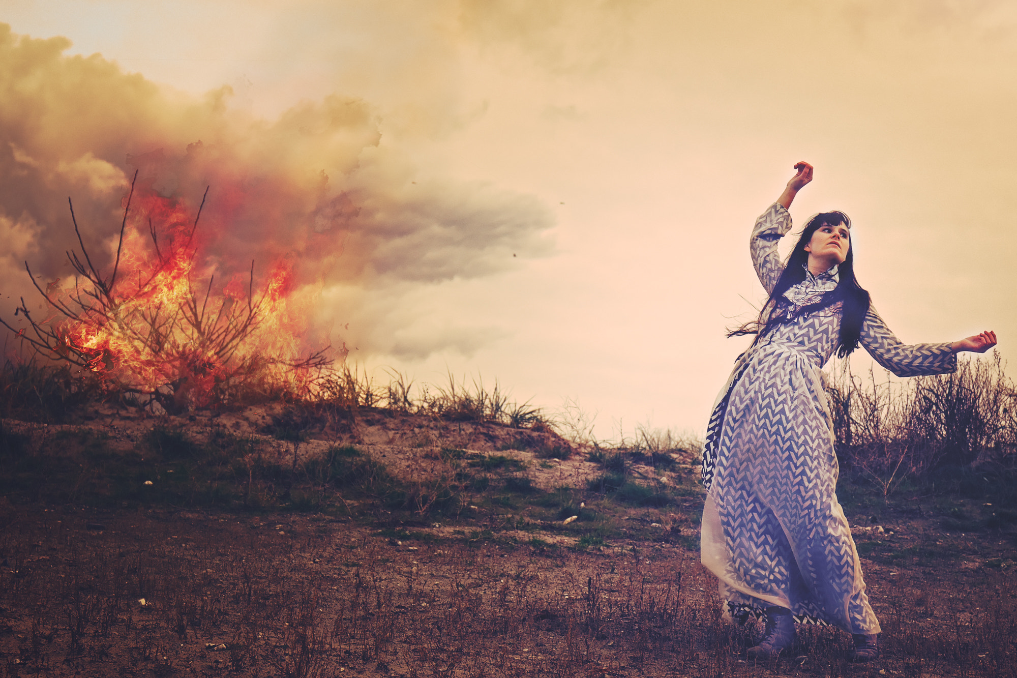 Canon EF 24-70mm F4L IS USM sample photo. Burning bush. singer jenny nilsson, malmö 2016. photography