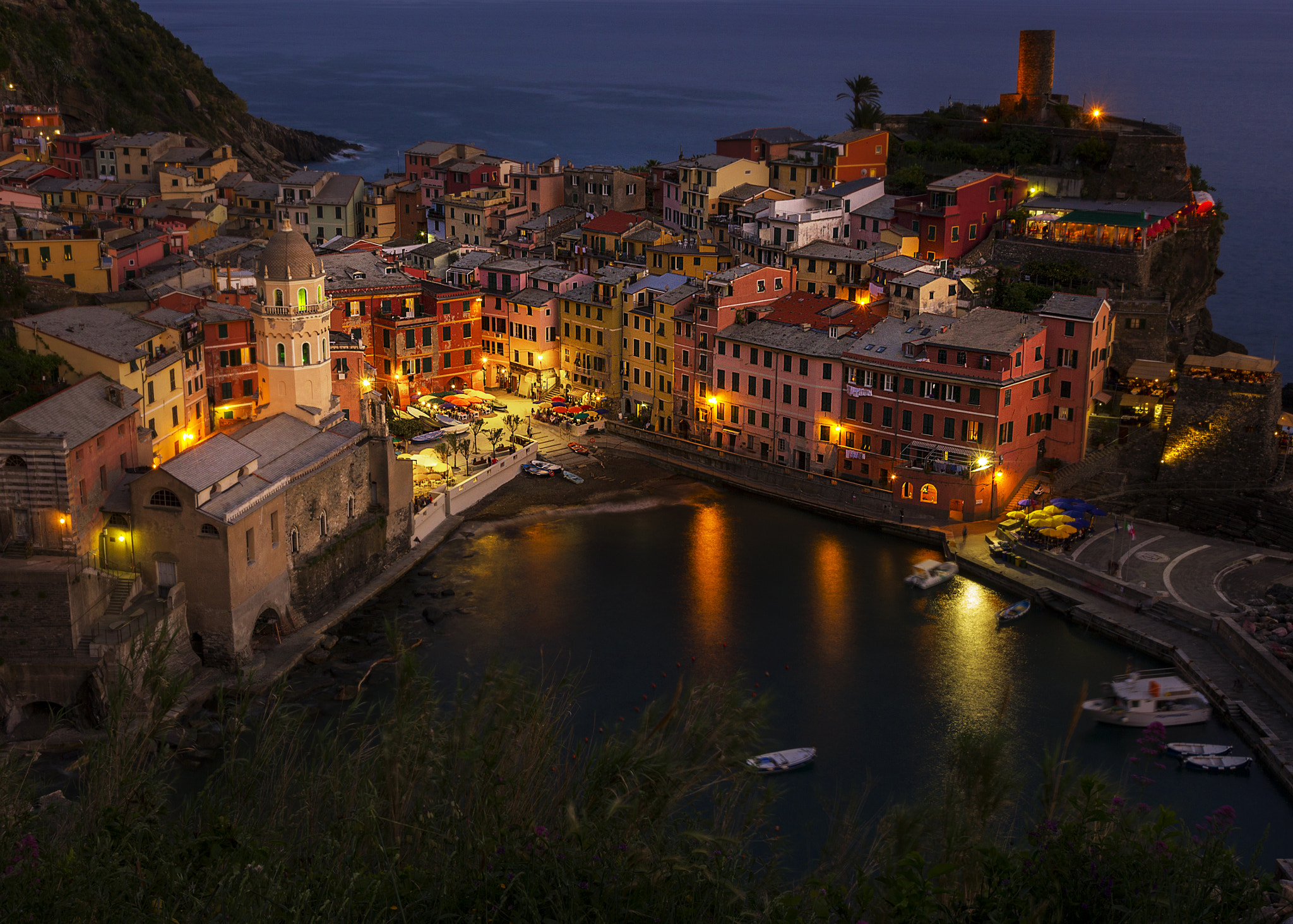 Canon EOS 550D (EOS Rebel T2i / EOS Kiss X4) sample photo. Vernazza after sunset photography