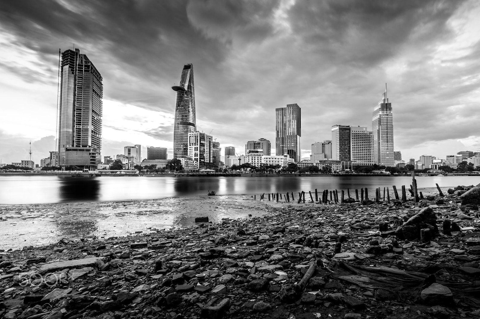 Canon EOS 50D + Tokina AT-X 11-20 F2.8 PRO DX Aspherical 11-20mm f/2.8 sample photo. Hochiminh city black and white photography