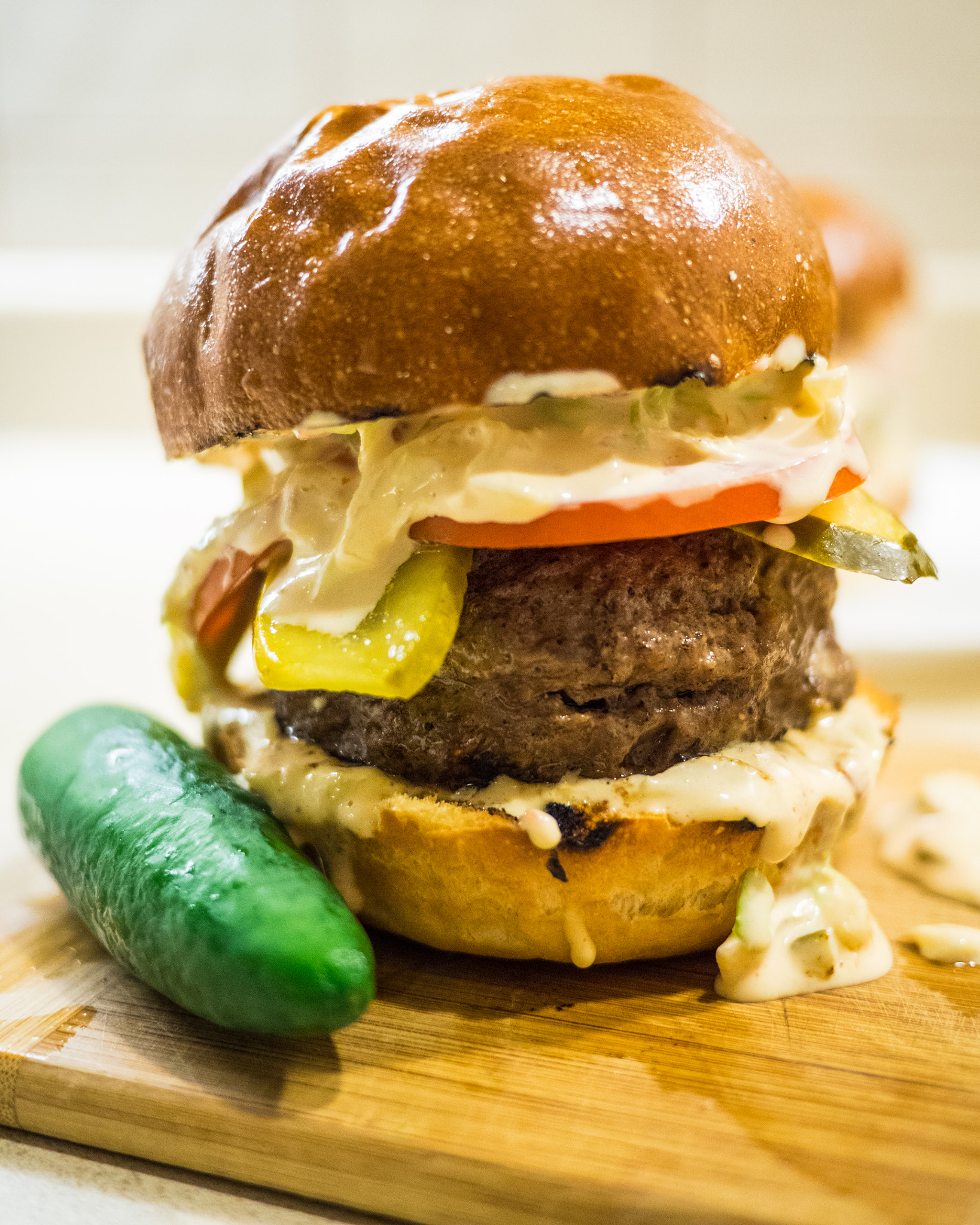 Olympus OM-D E-M5 II + LUMIX G 20/F1.7 II sample photo. Project 365, day three hundred and twenty-four - homemade beef jalapeno cheddar burger photography