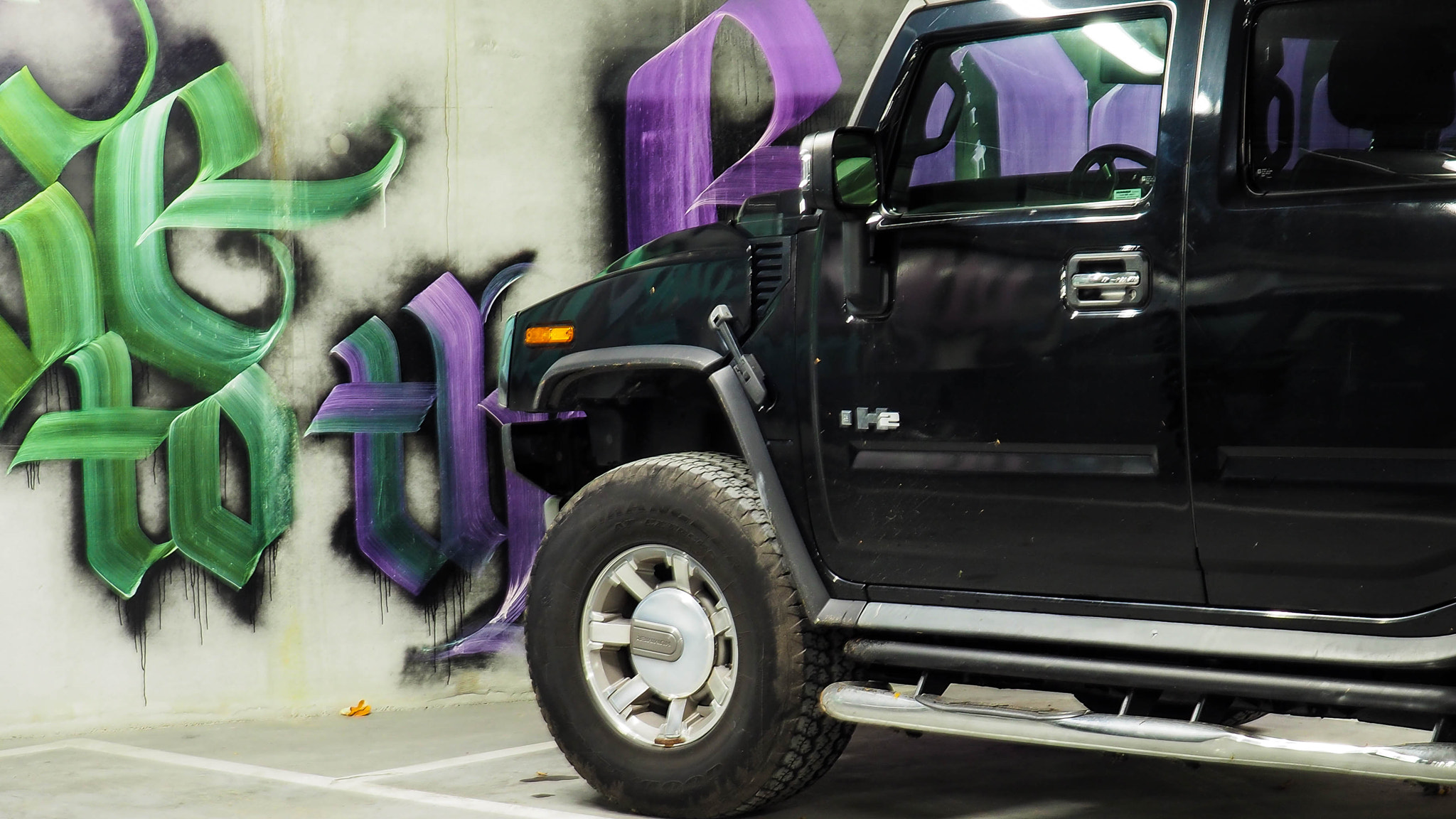 OLYMPUS M.14-150mm F4.0-5.6 II sample photo. Graffiti meets black photography