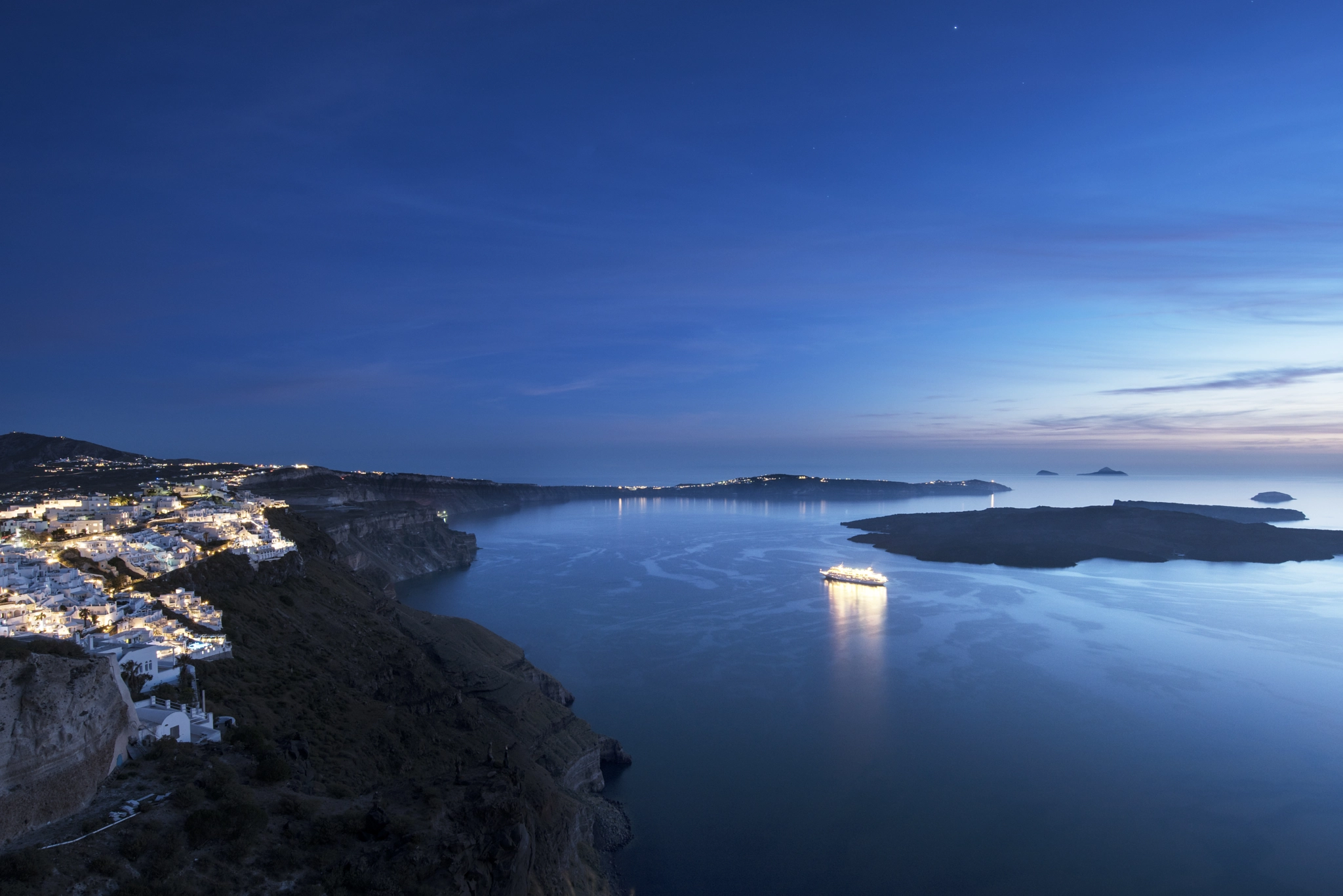 Nikon AF-S Nikkor 18-35mm F3.5-4.5G ED sample photo. Fira photography