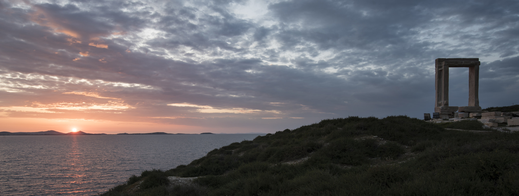 Nikon AF-S Nikkor 18-35mm F3.5-4.5G ED sample photo. Naxos temple of apollo photography
