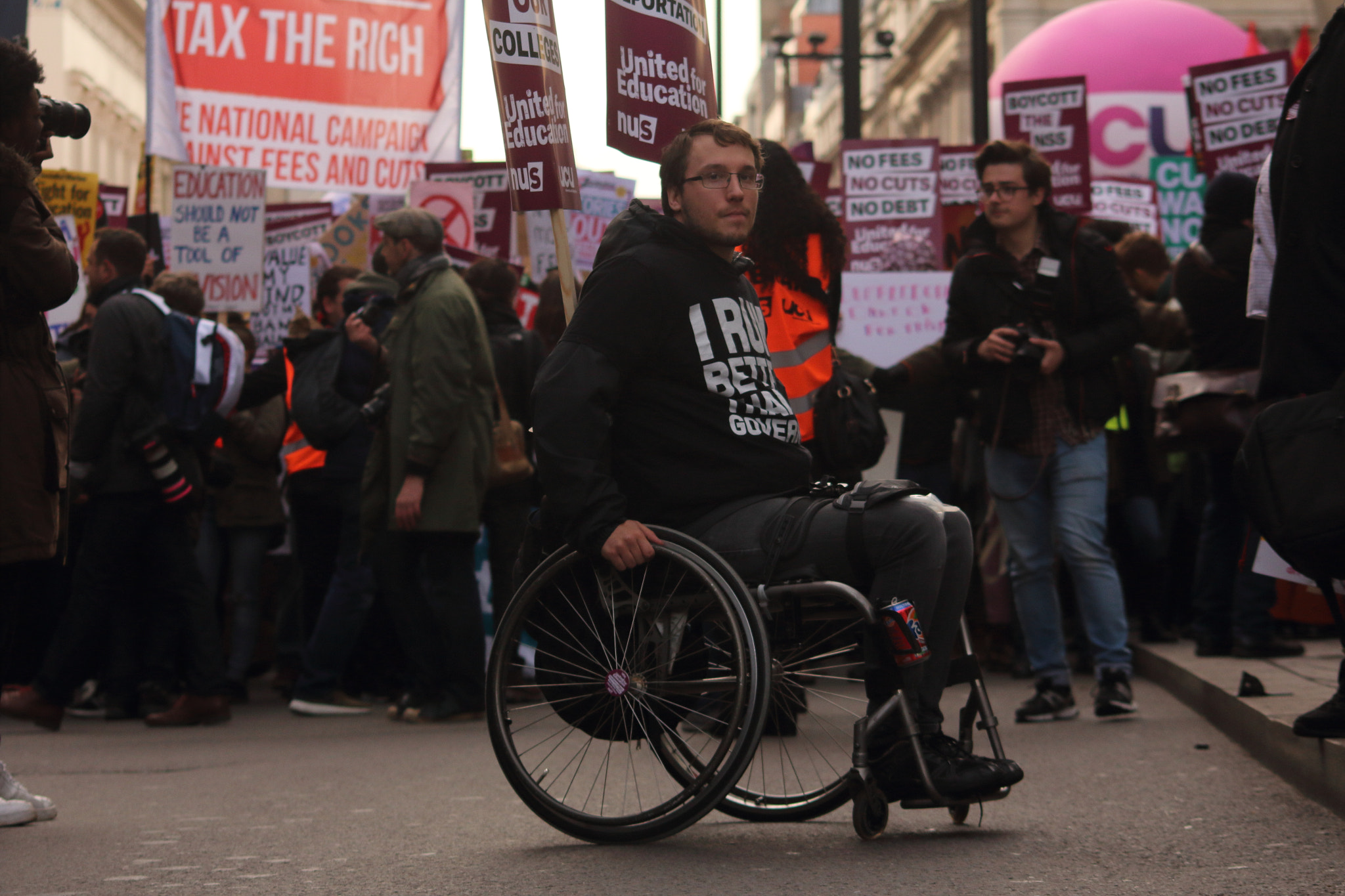 Canon EOS 1200D (EOS Rebel T5 / EOS Kiss X70 / EOS Hi) sample photo. Disabled protester at 19th november london march for free education photography