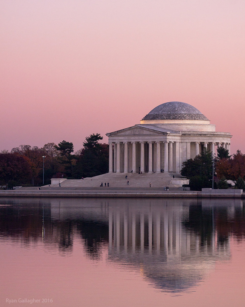 Canon EF 100-400mm F4.5-5.6L IS USM sample photo. Pastel sunset at the jefferson memorial photography