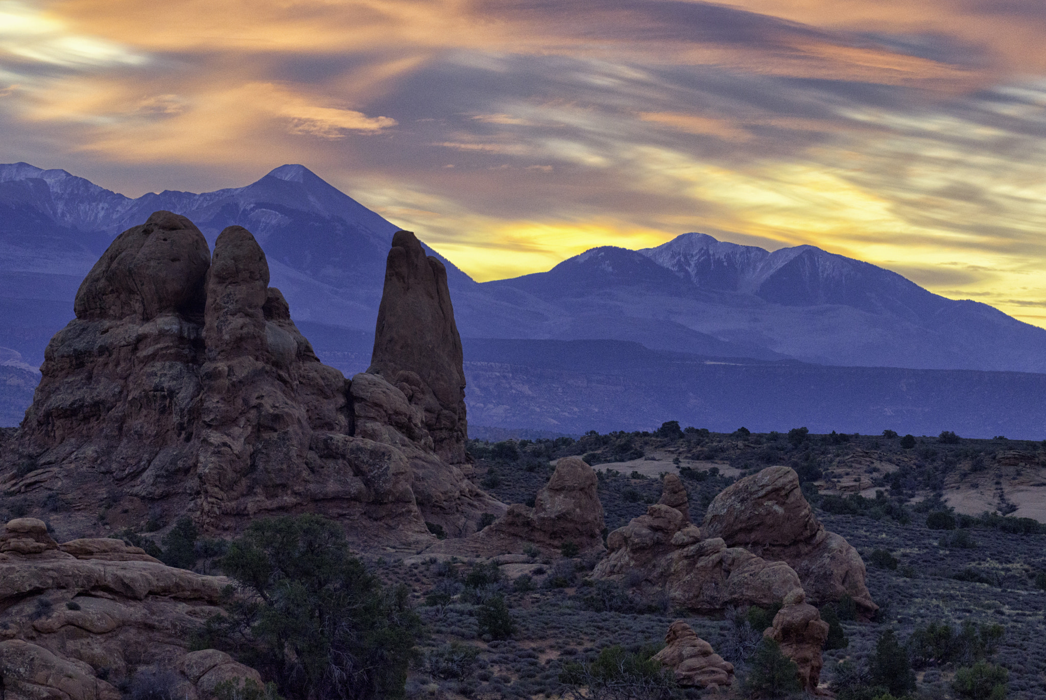 Nikon AF-S Nikkor 70-200mm F4G ED VR sample photo. Arches sunrise photography