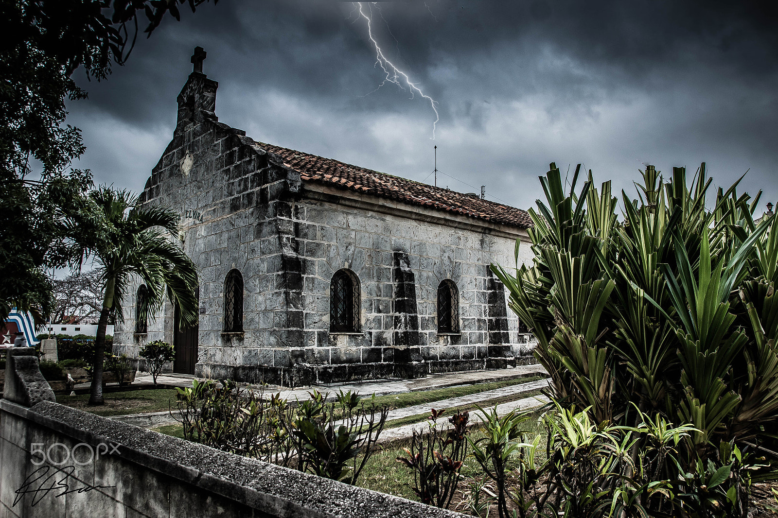 Canon EF-S 17-55mm F2.8 IS USM sample photo. Cuba church photography